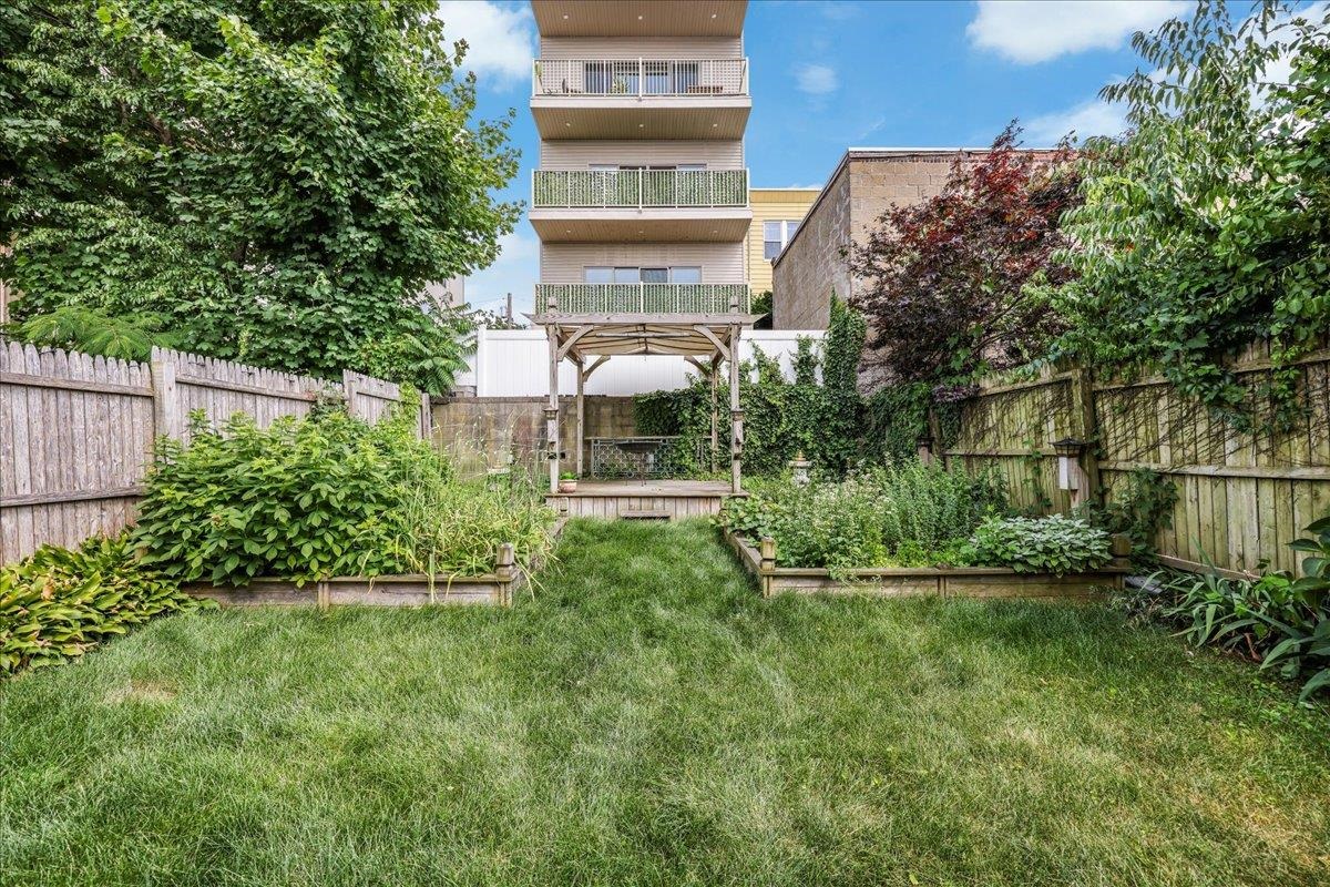 Jersey City, New Jersey, 07307, United States, 5 Bedrooms Bedrooms, ,2 BathroomsBathrooms,Residential,For Sale,1988239