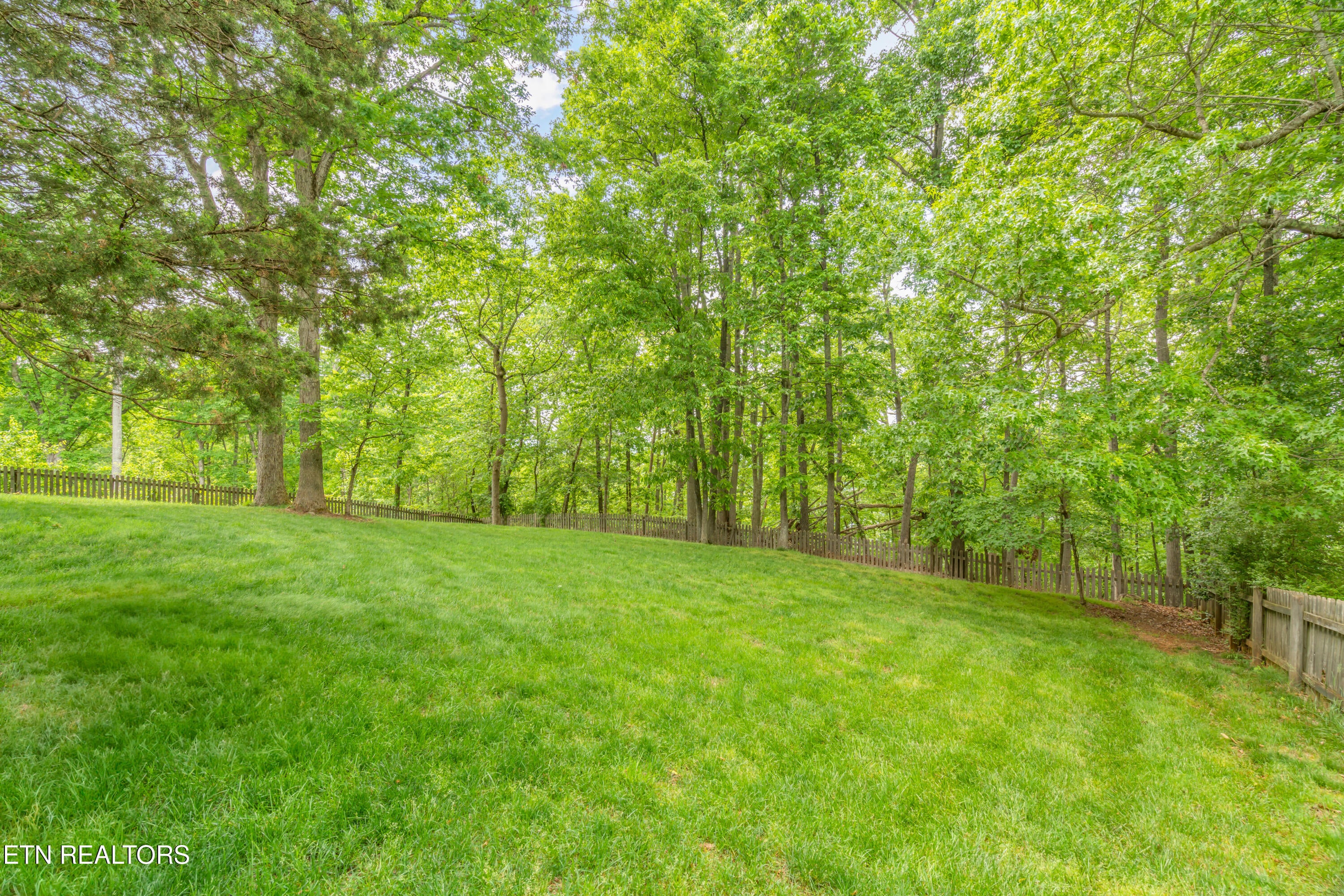 Kingston, Tennessee, 37763, United States, 3 Bedrooms Bedrooms, ,3 BathroomsBathrooms,Residential,For Sale,1762523