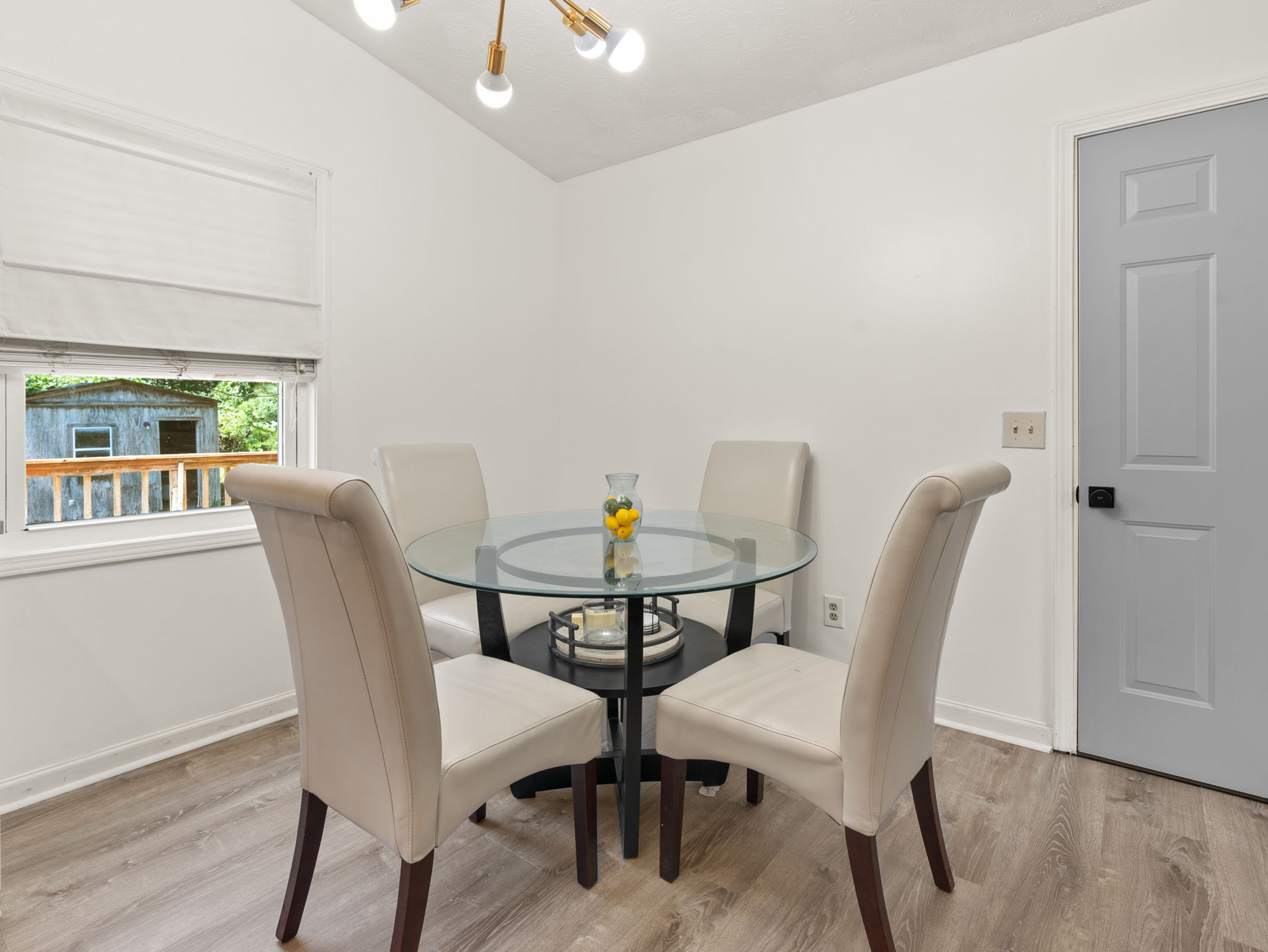  Beautifully Updated Home on Private Lot - 物件實景