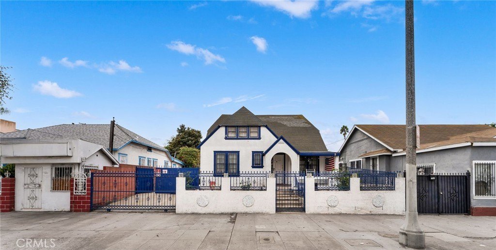 Los Angeles, California, 90044, United States, 3 Bedrooms Bedrooms, ,2 BathroomsBathrooms,Residential,For Sale,1931570