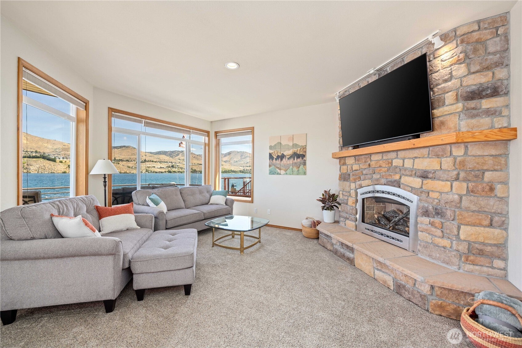 Chelan, Washington, 98816, United States, 5 Bedrooms Bedrooms, ,3 BathroomsBathrooms,Residential,For Sale,1896644