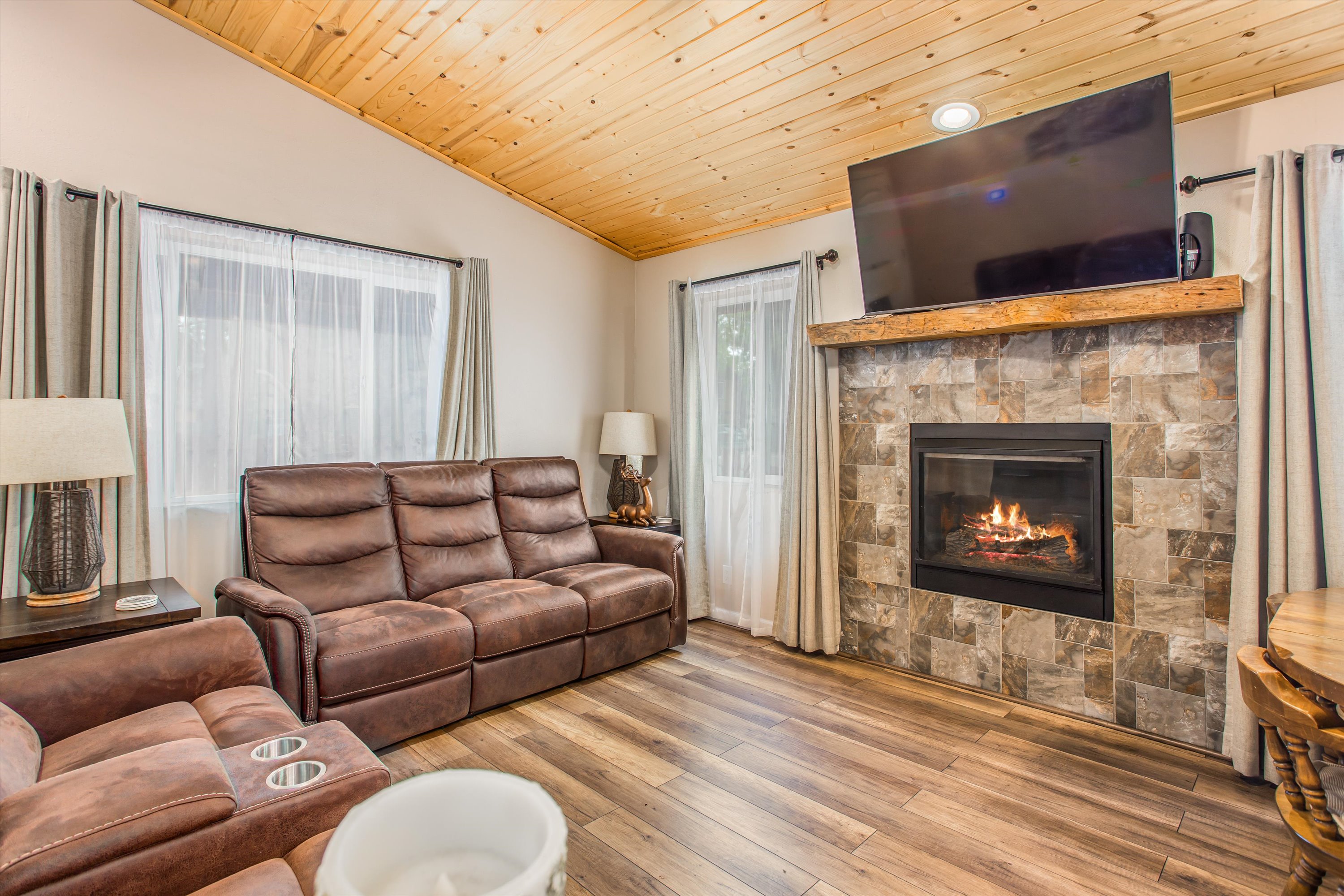 Sugarloaf, California, 92386, United States, 4 Bedrooms Bedrooms, ,2 BathroomsBathrooms,Residential,For Sale,1848559