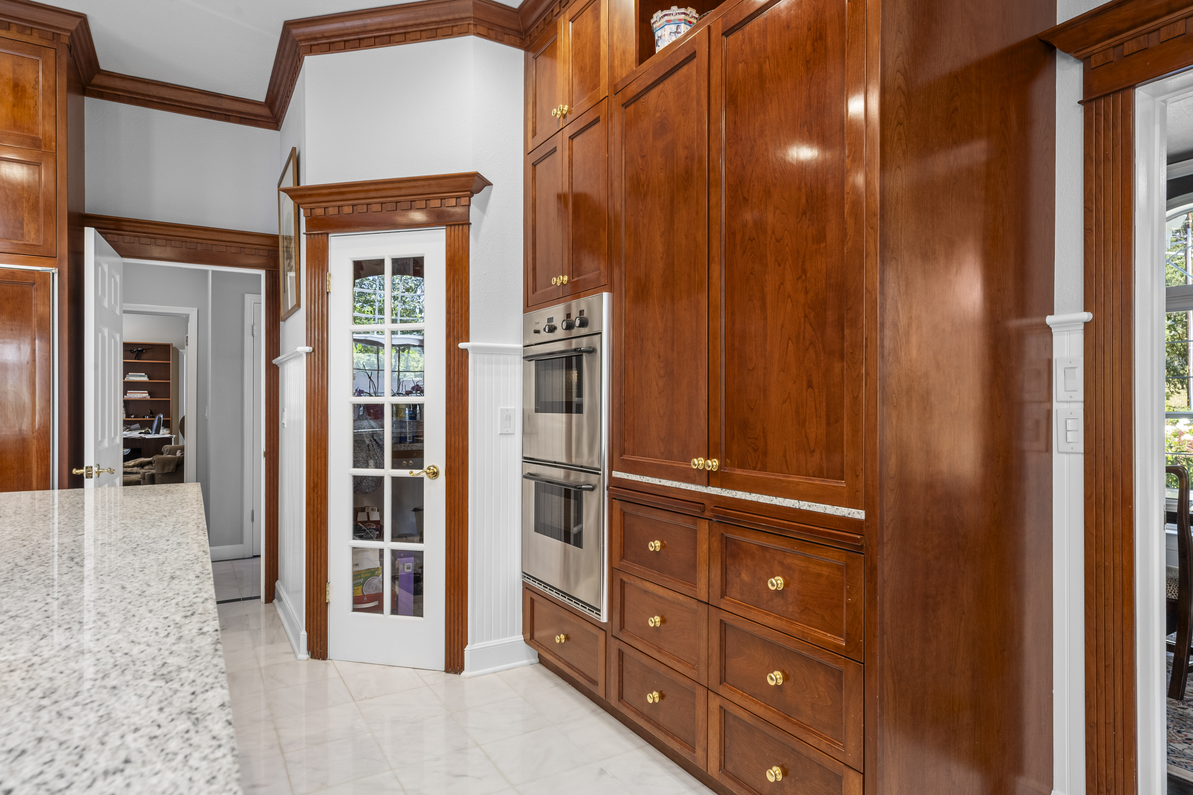  Grand Georgia Colonial Estate with Luxurious Designer Finishes - 物件實景