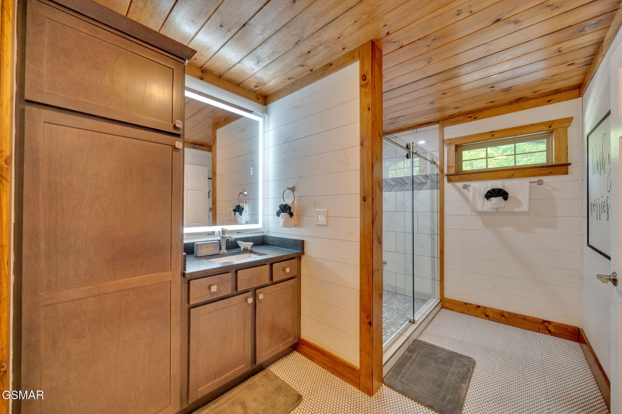 Gatlinburg, Tennessee, 37738, United States, 4 Bedrooms Bedrooms, ,5 BathroomsBathrooms,Residential,For Sale,1921348
