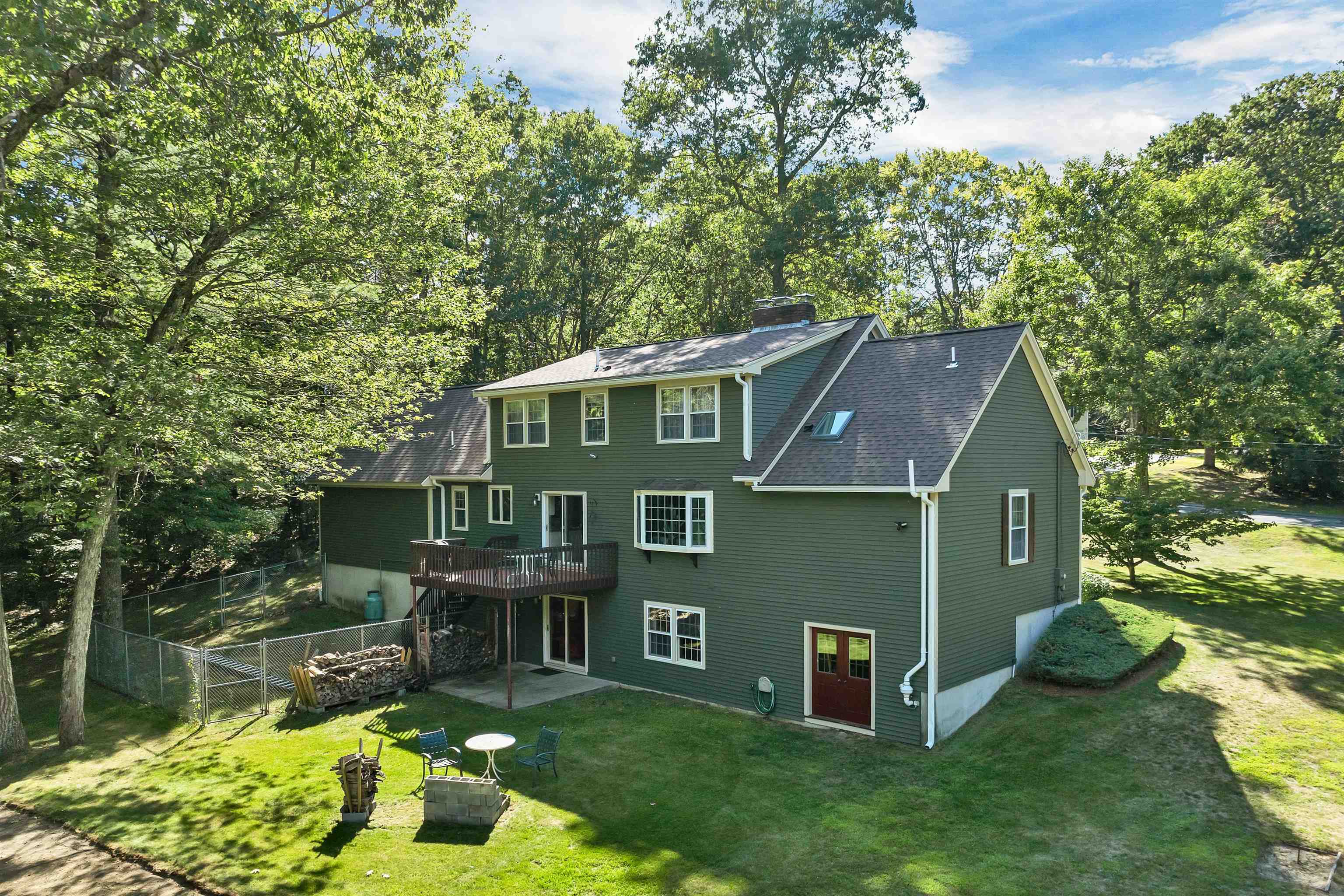 Salem, New Hampshire, 03079, United States, 4 Bedrooms Bedrooms, ,3 BathroomsBathrooms,Residential,For Sale,1924939