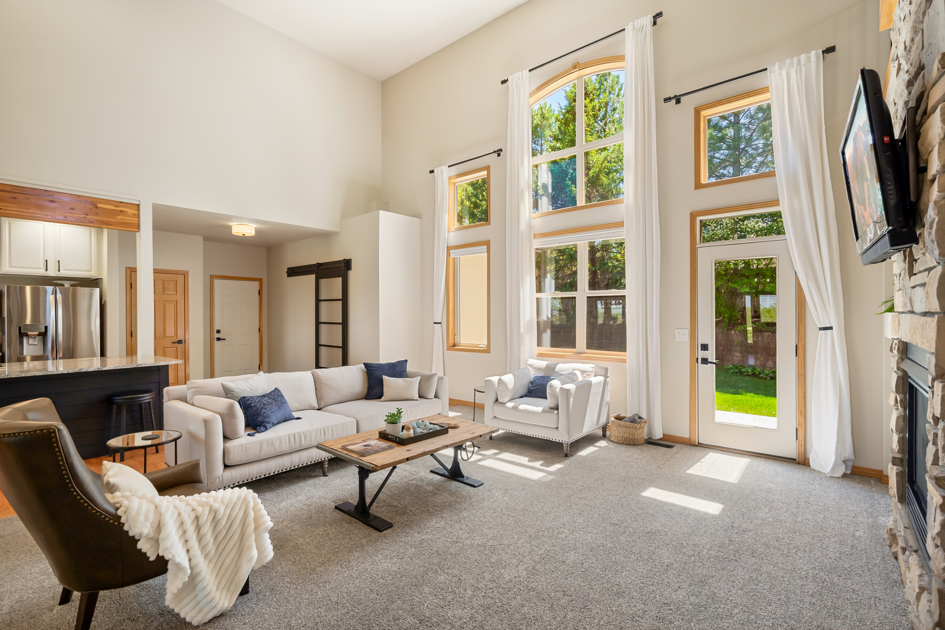  Luxuriously Renovated Home Overlooking Hole 15 of the Ptarmigan Country Club - 物件實景