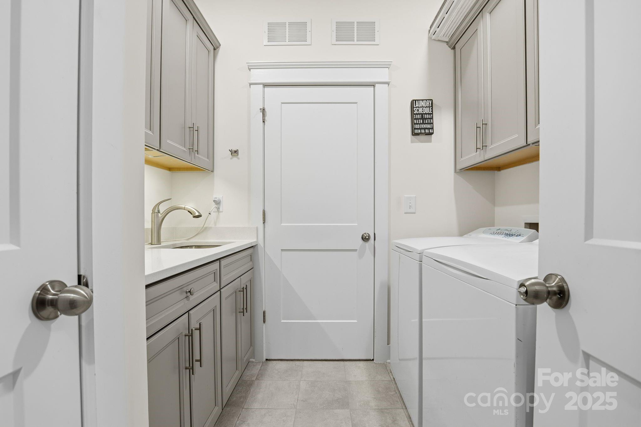 Huntersville, North Carolina, 28078, United States, 6 Bedrooms Bedrooms, ,5 BathroomsBathrooms,Residential,For Sale,1988370