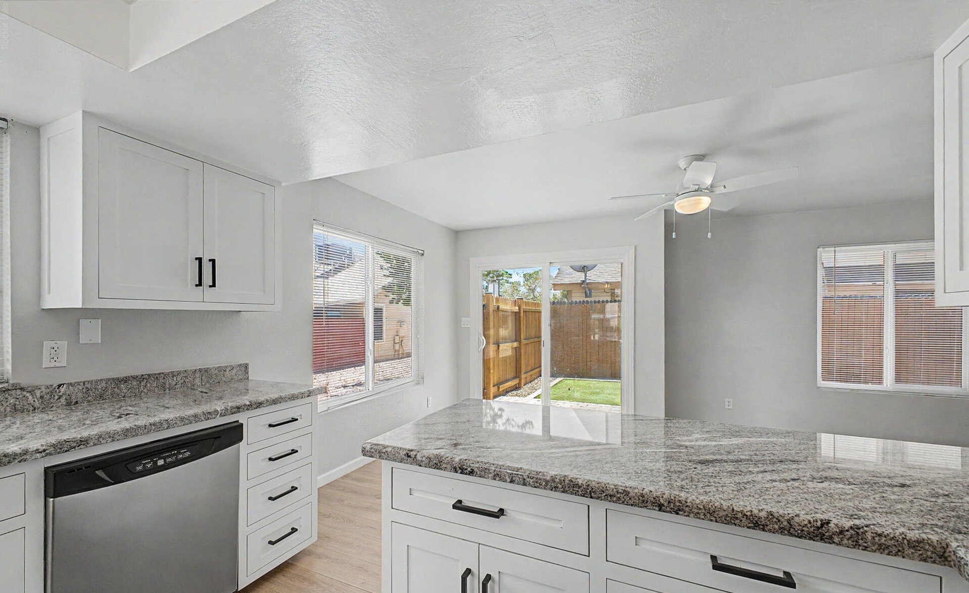  2455 E Broadway Road  Mesa, AZ - 物件實景