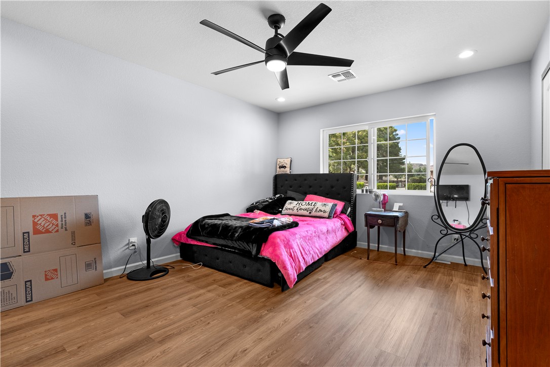 Kingman, Arizona, 86409, United States, 5 Bedrooms Bedrooms, ,1 BathroomBathrooms,Residential,For Sale,1891377