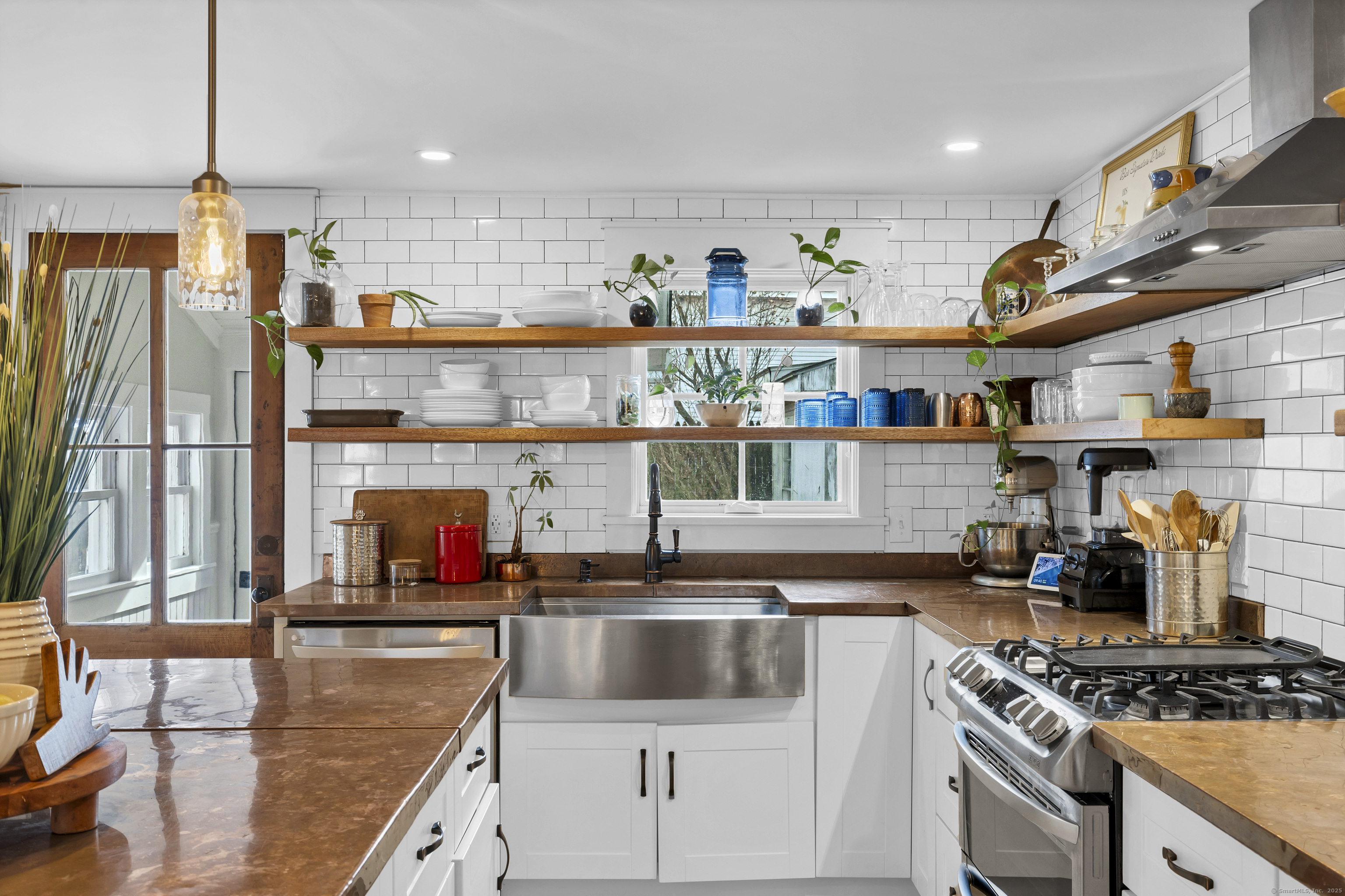 Groton, Connecticut, 06340, United States, 3 Bedrooms Bedrooms, ,2 BathroomsBathrooms,Residential,For Sale,1928735