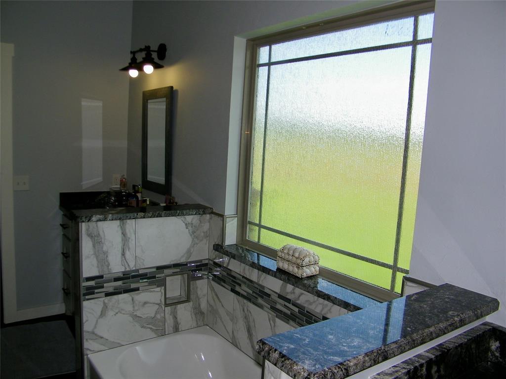 Kingfisher, Oklahoma, 73750, United States, 4 Bedrooms Bedrooms, ,3 BathroomsBathrooms,Residential,For Sale,2005459