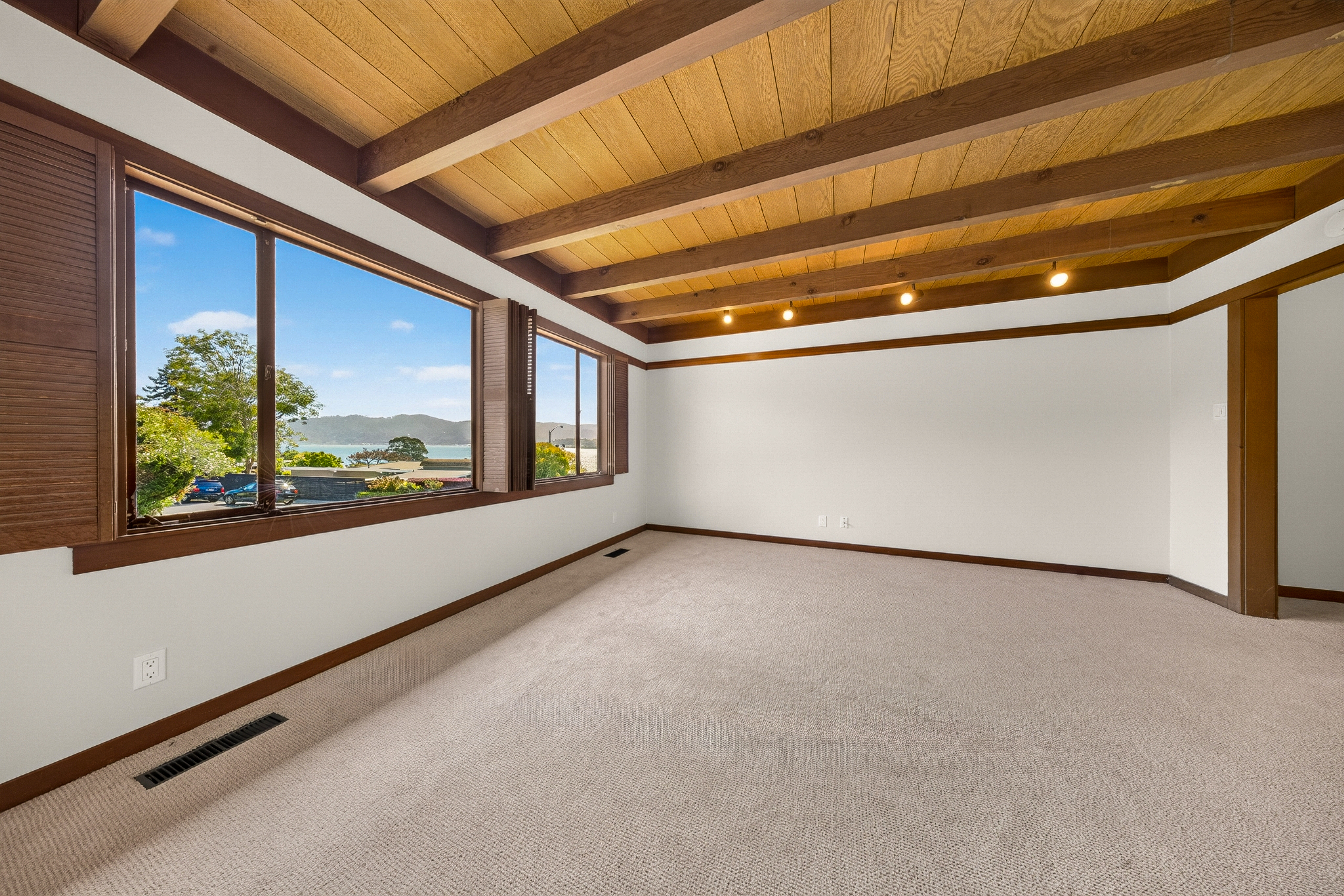  Mid-Century Character. Bay Views. A Rare Tiburon Opportunity - 物件實景
