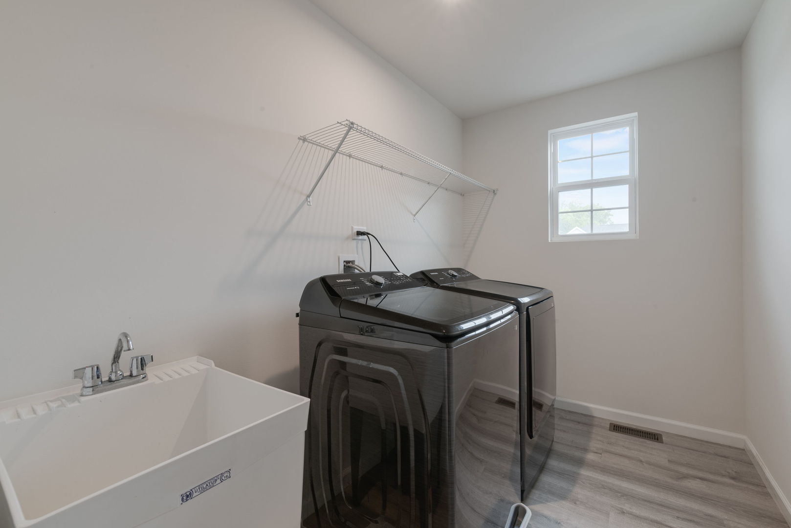 Algonquin, Illinois, 60102, United States, 3 Bedrooms Bedrooms, ,3 BathroomsBathrooms,Residential,For Sale,1962567