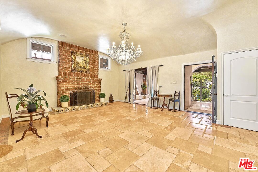Los Angeles, California, 90004, United States, 4 Bedrooms Bedrooms, ,3 BathroomsBathrooms,Residential,For Sale,1876401