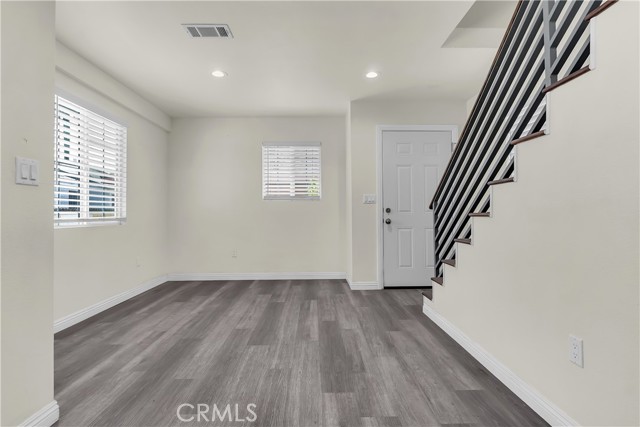 Los Angeles, California, 90062, United States, 5 Bedrooms Bedrooms, ,Residential,For Sale,1975907