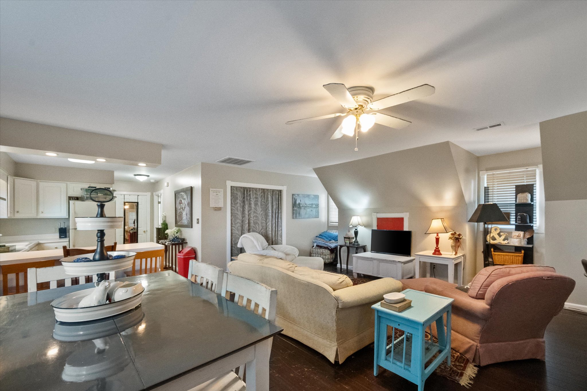 Shelbyville, Kentucky, 40065, United States, 4 Bedrooms Bedrooms, ,3 BathroomsBathrooms,Residential,For Sale,1986481