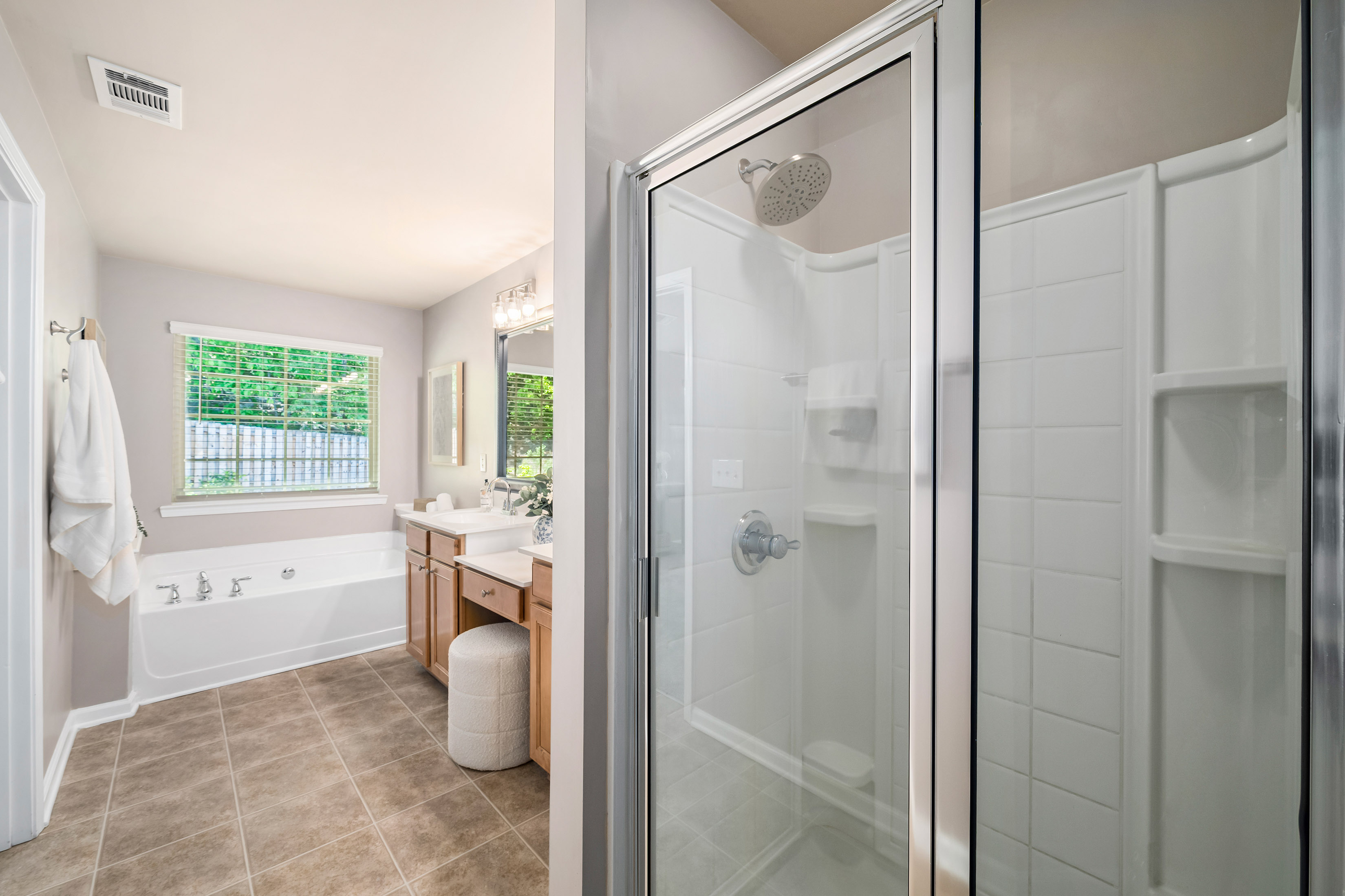  Beautifully Appointed End-Unit Townhome - 物件實景