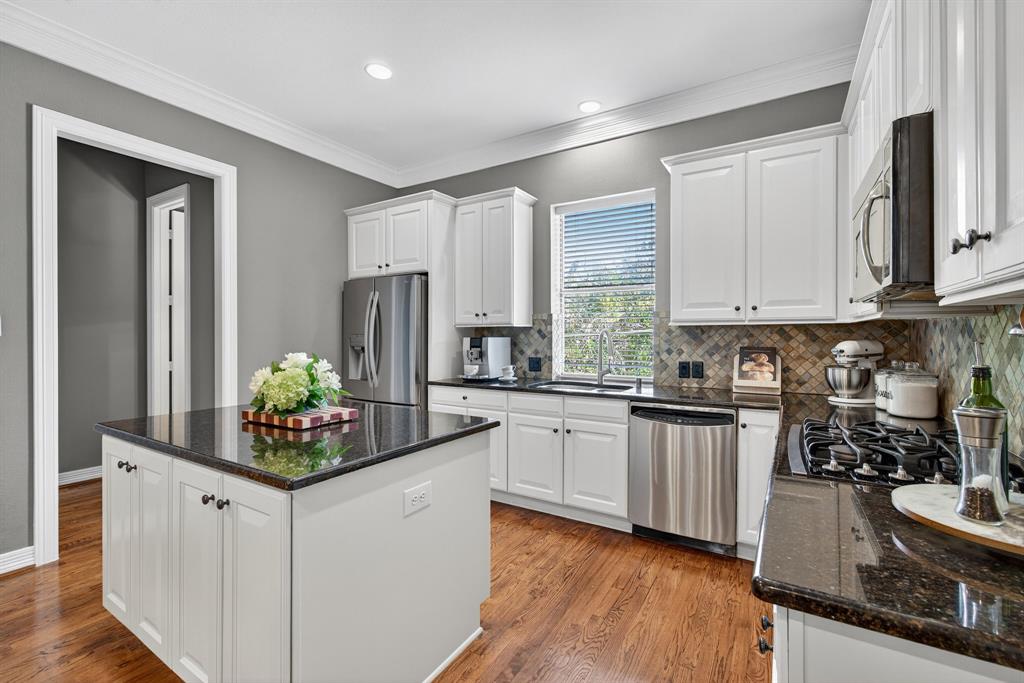 Dallas, Texas, 75219, United States, 2 Bedrooms Bedrooms, ,3 BathroomsBathrooms,Residential,For Sale,1996235