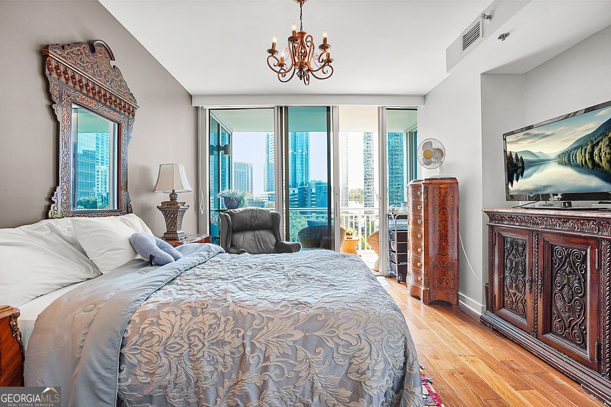 Atlanta, Georgia, 30326, United States, 2 Bedrooms Bedrooms, ,3 BathroomsBathrooms,Residential,For Sale,2001794