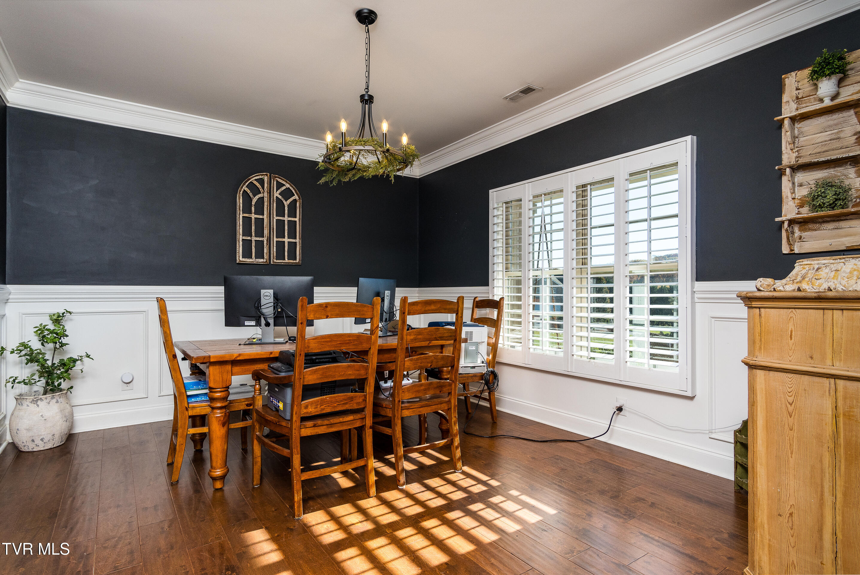 Piney Flats, Tennessee, 37686, United States, 4 Bedrooms Bedrooms, ,4 BathroomsBathrooms,Residential,For Sale,2005173