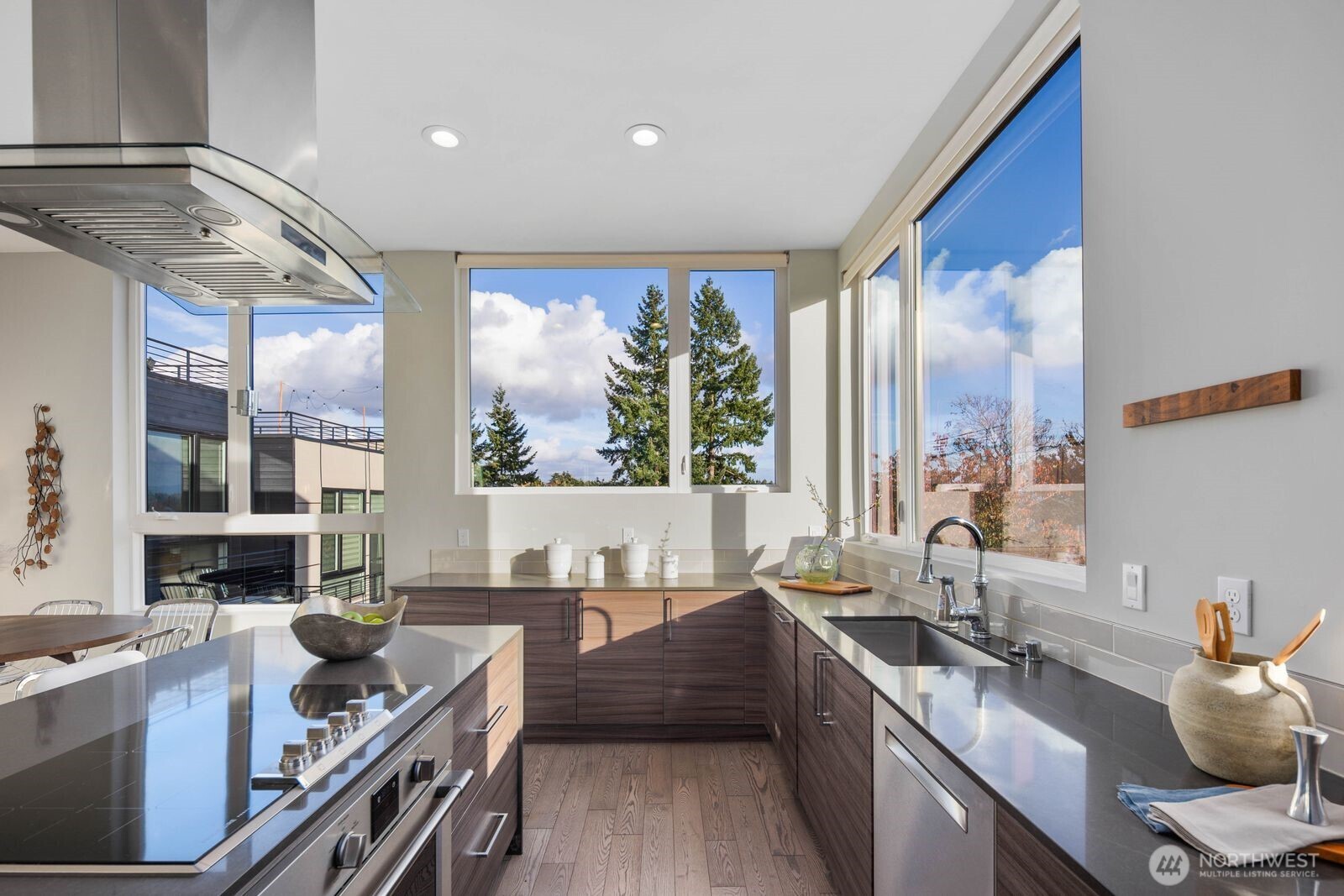 Seattle, Washington, 98103, United States, 3 Bedrooms Bedrooms, ,2 BathroomsBathrooms,Residential,For Sale,1990926