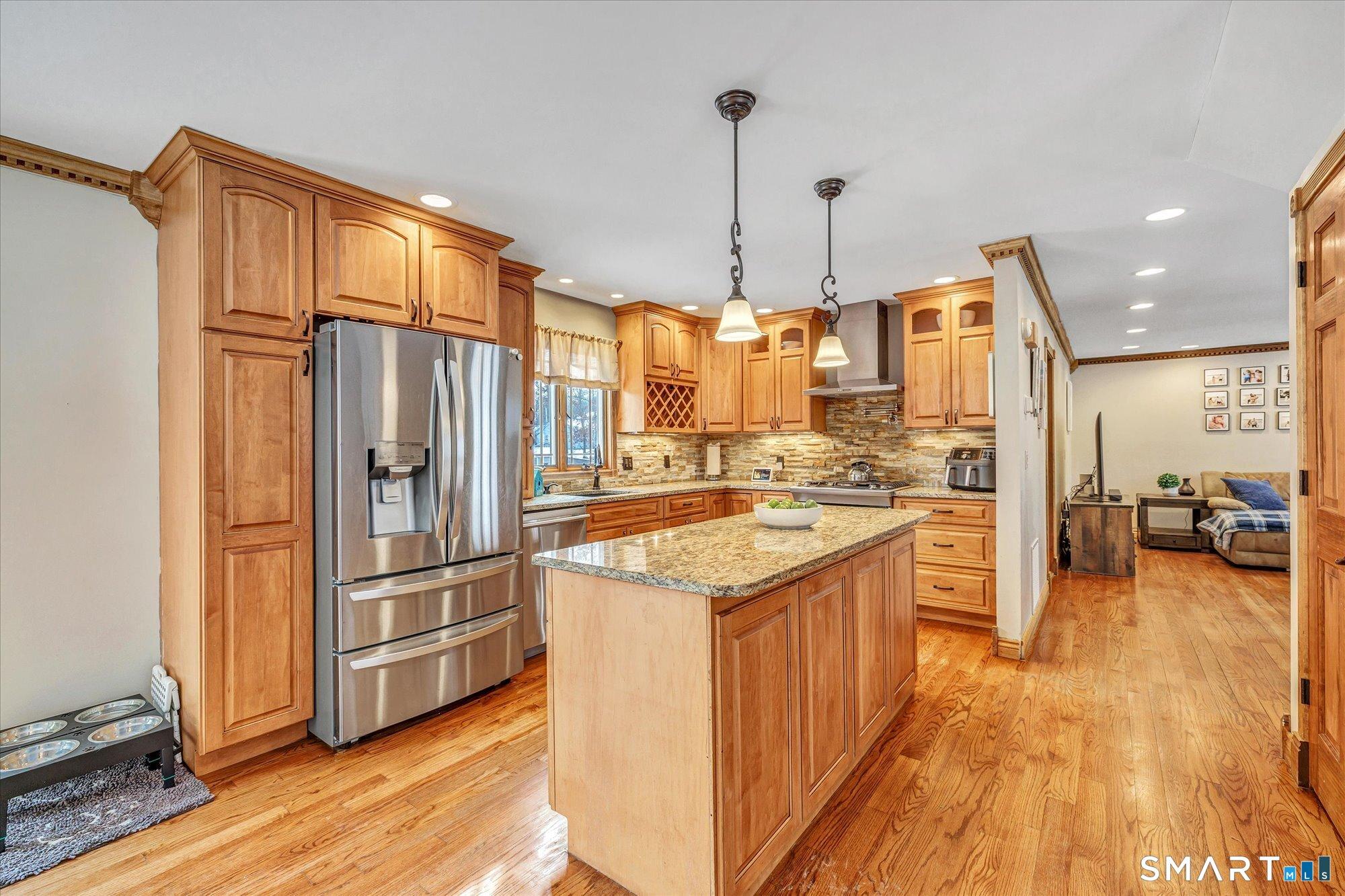 Milford, Connecticut, 06461, United States, 3 Bedrooms Bedrooms, ,3 BathroomsBathrooms,Residential,For Sale,2012517