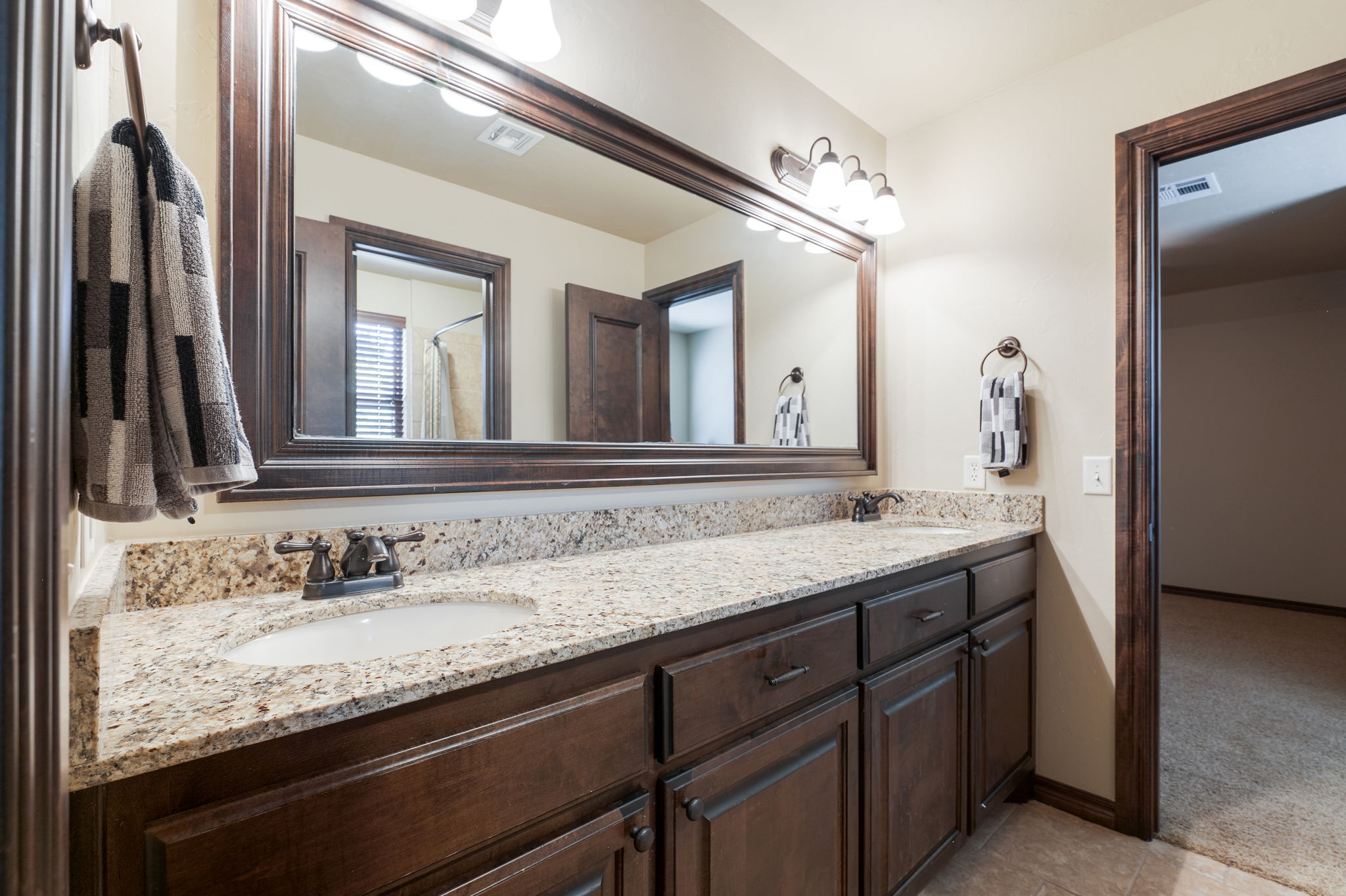  2688 La Belle Rue, Edmond, OK 73034 - 物件實景