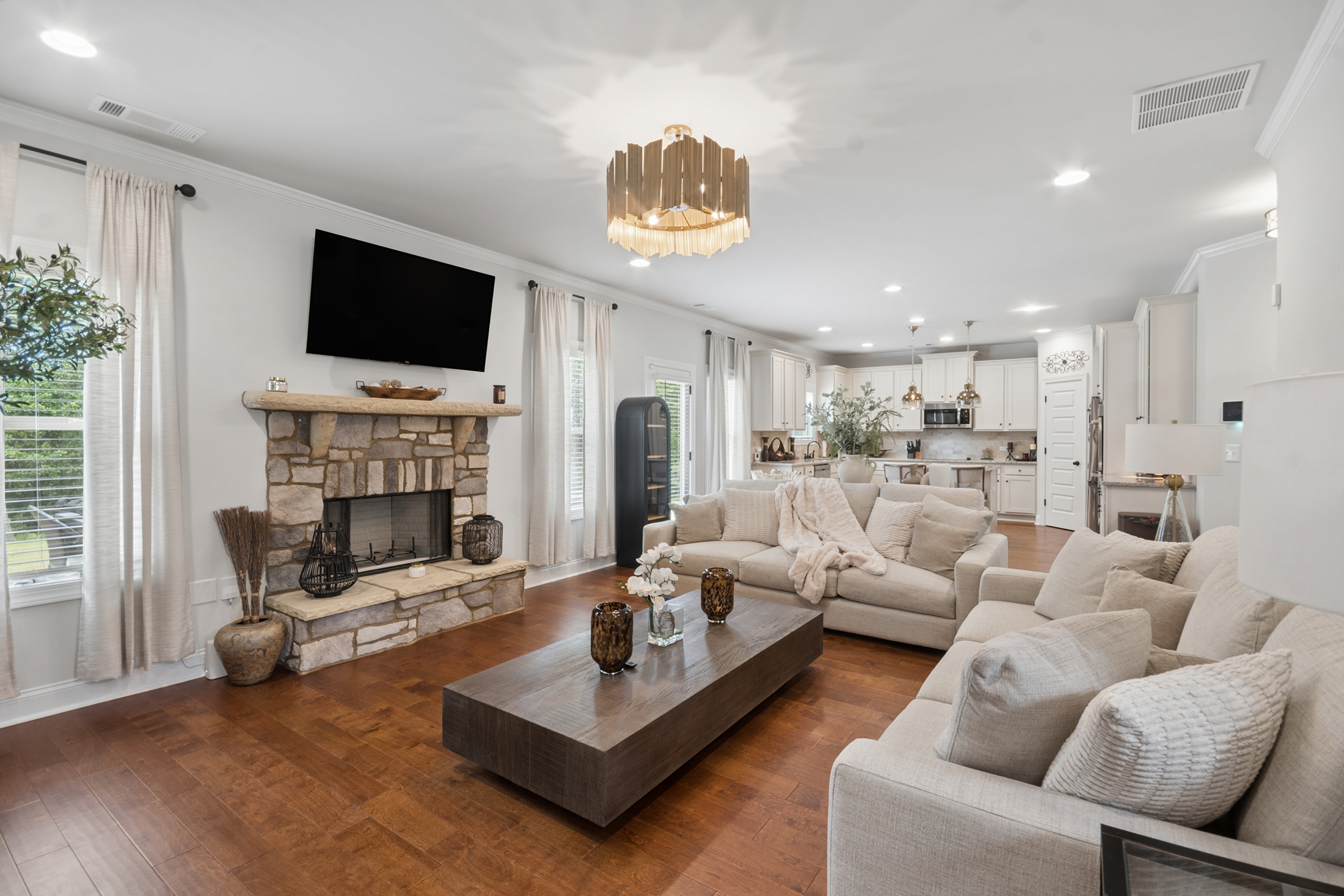  Thoughtfully Designed Home in Private, Nine Oaks Neighborhood - 物件實景