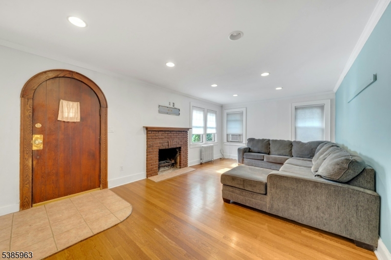 Livingston Twp., New Jersey, 07039, United States, 2 Bedrooms Bedrooms, ,2 BathroomsBathrooms,Residential,For Sale,1951171