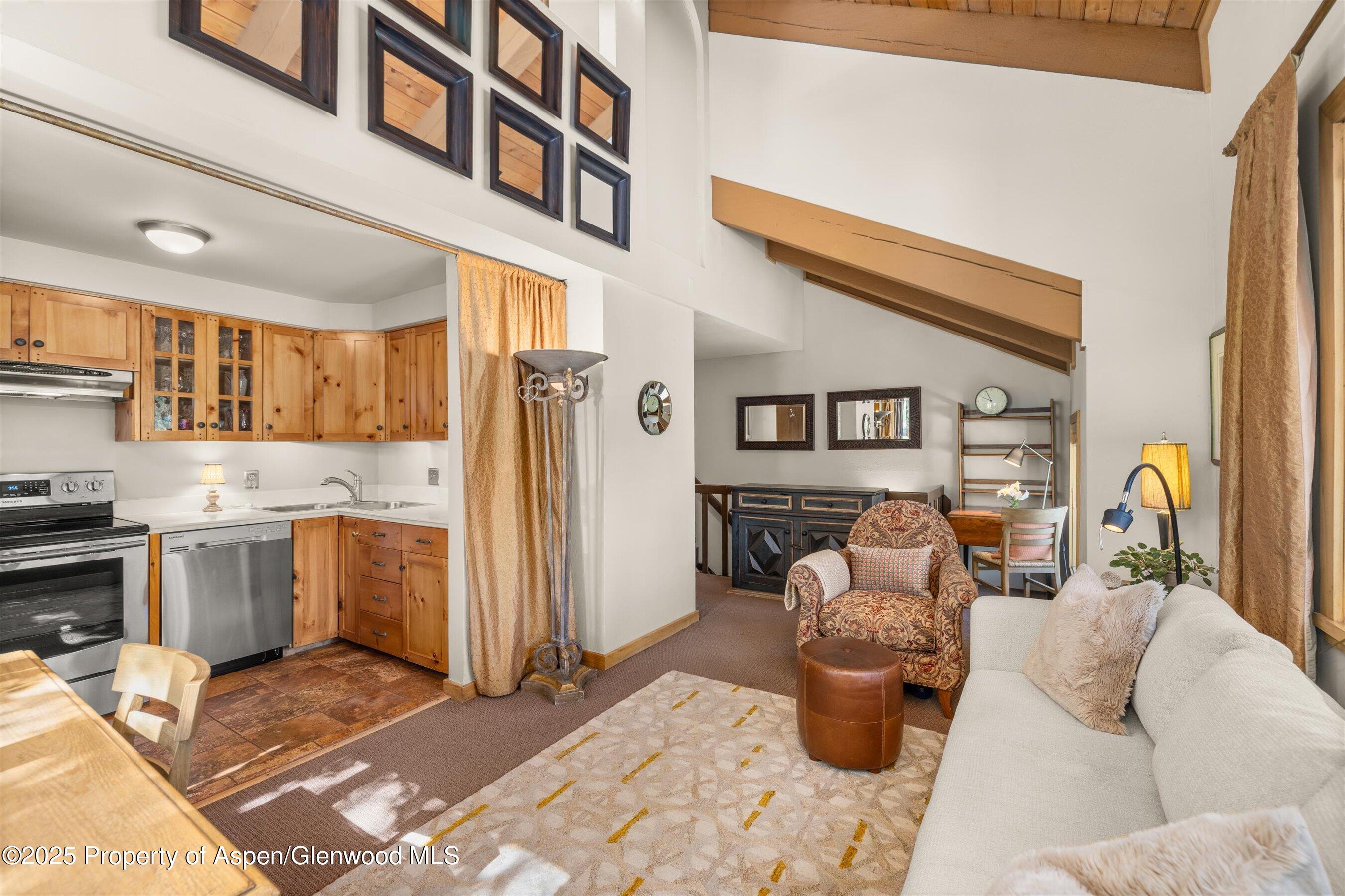 Aspen, Colorado, 81611, United States, 2 Bedrooms Bedrooms, ,2 BathroomsBathrooms,Residential,For Sale,1867403