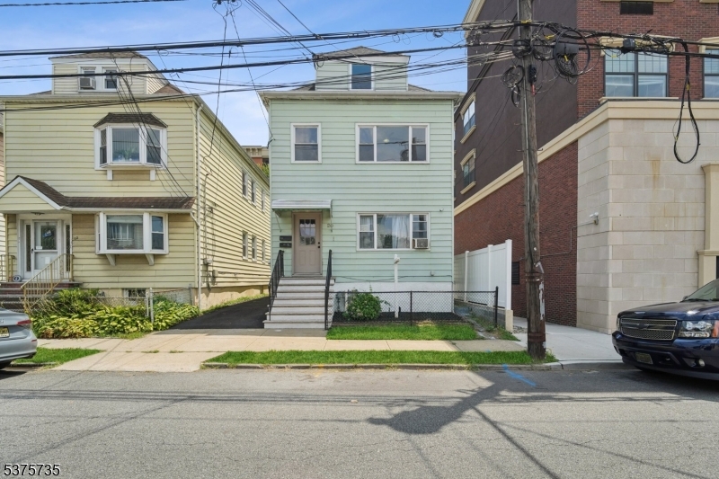 Garfield City, New Jersey, 07026, United States, 4 Bedrooms Bedrooms, ,3 BathroomsBathrooms,Residential,For Sale,1913233