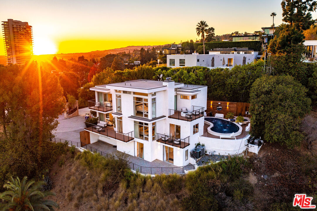 Los Angeles, California, 90069, United States, 4 Bedrooms Bedrooms, ,5 BathroomsBathrooms,Residential,For Sale,1759770