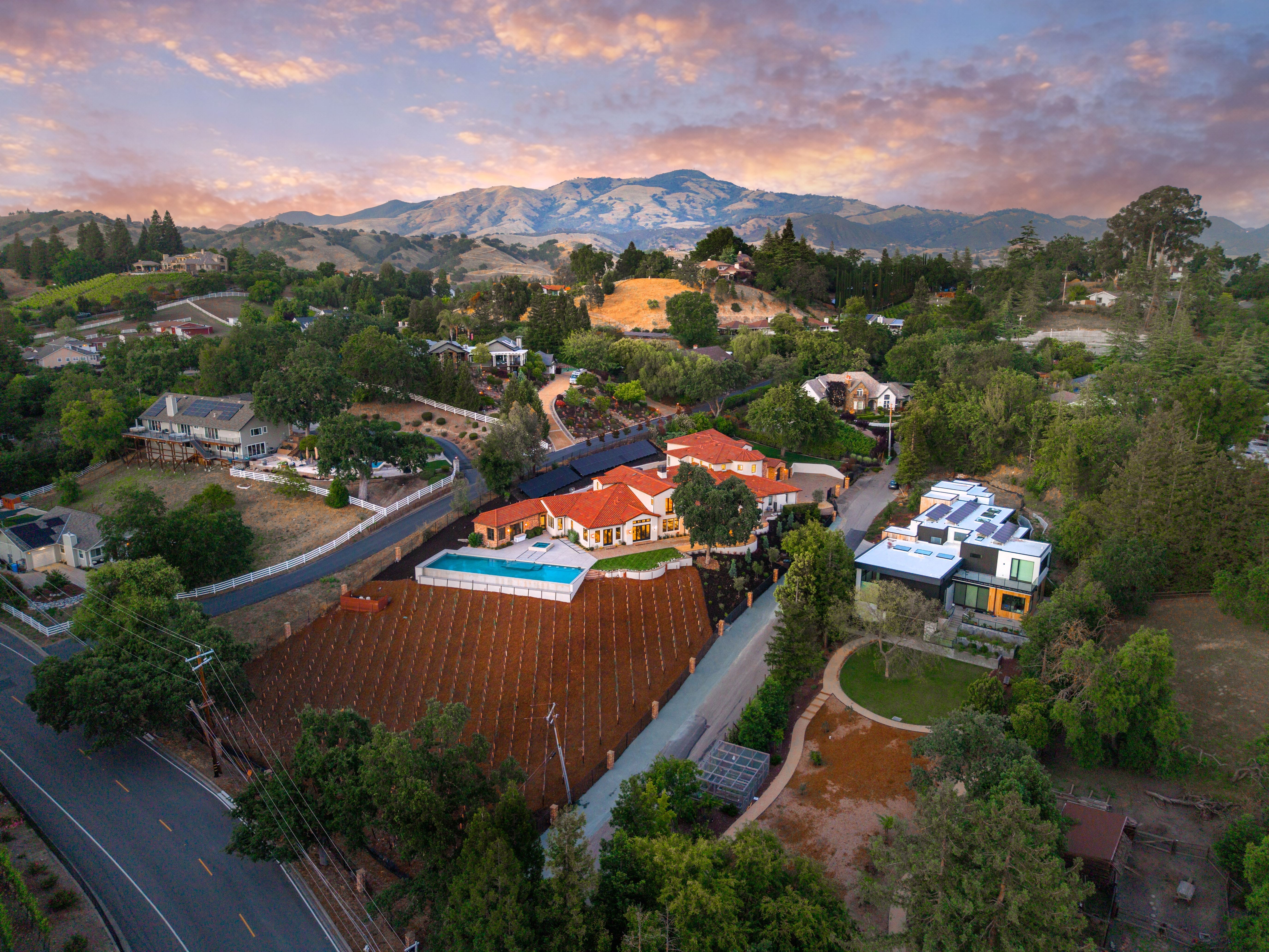  Grand Luxury Estate on 1.5± Acres with Vineyard and Infinity Pool - 物件實景