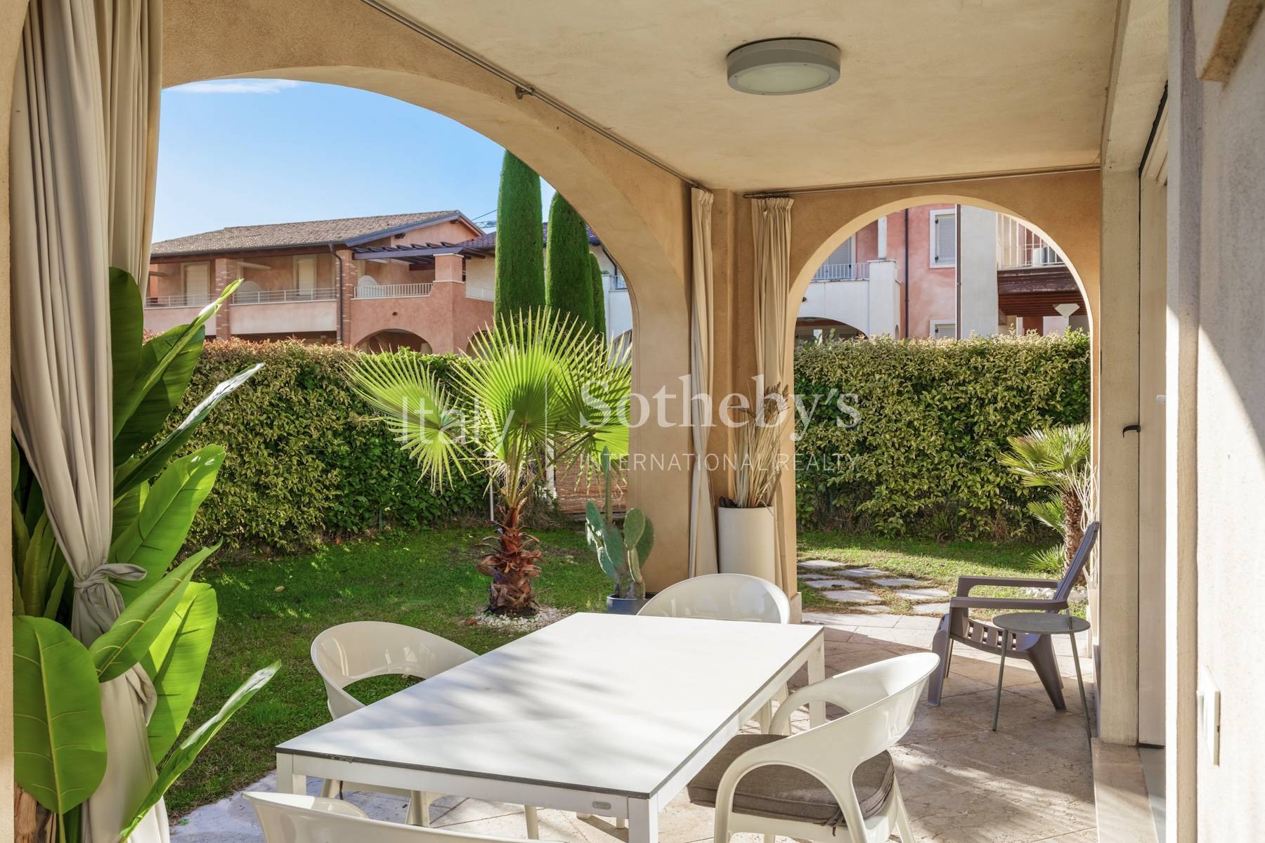  Detached home within a residential complex with swimming pool - 物件實景