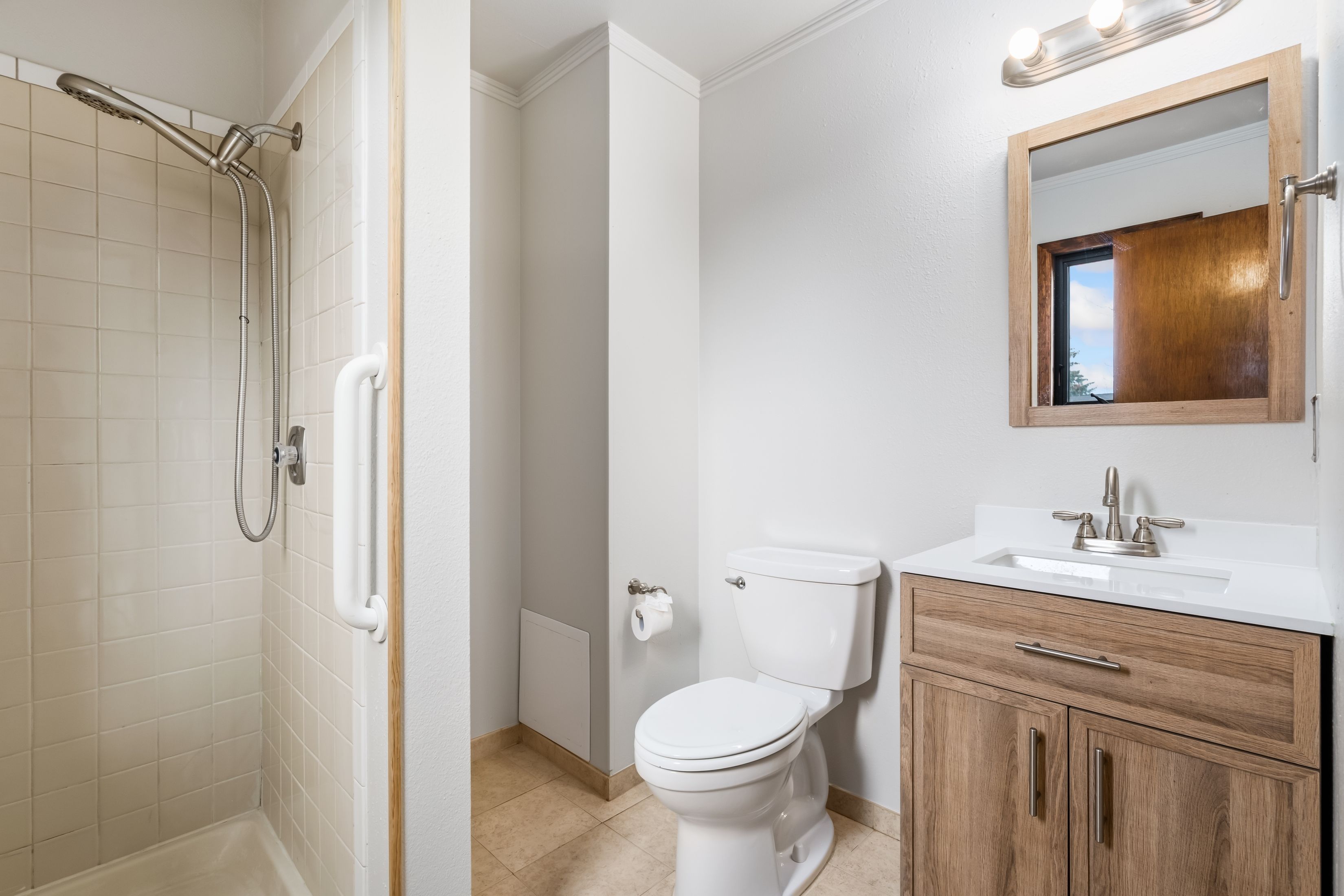  Thoughtful Updates, Flexible Living Spaces, And A Spacious Lot - 物件實景