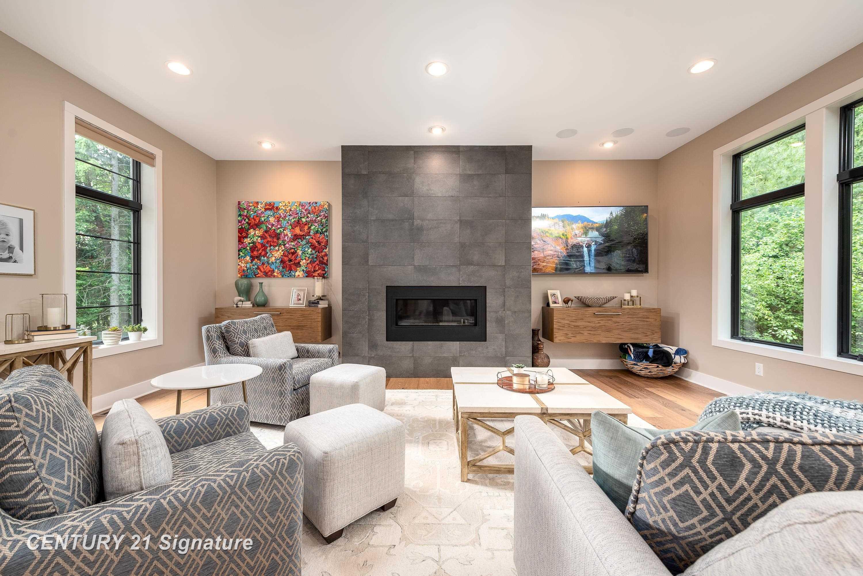 Midland, Michigan, 48642, United States, 4 Bedrooms Bedrooms, ,5 BathroomsBathrooms,Residential,For Sale,1975618