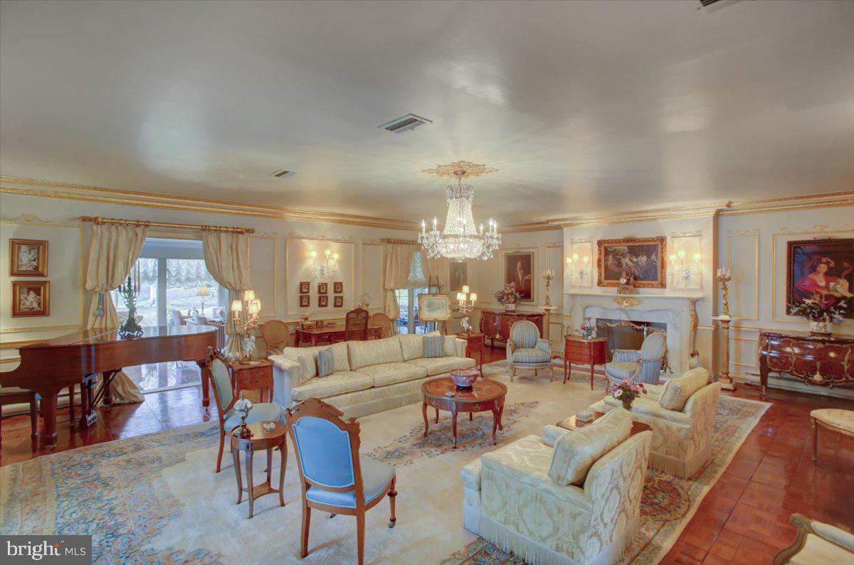 Waynesboro, Pennsylvania, 17268, United States, 4 Bedrooms Bedrooms, ,4 BathroomsBathrooms,Residential,For Sale,1731407