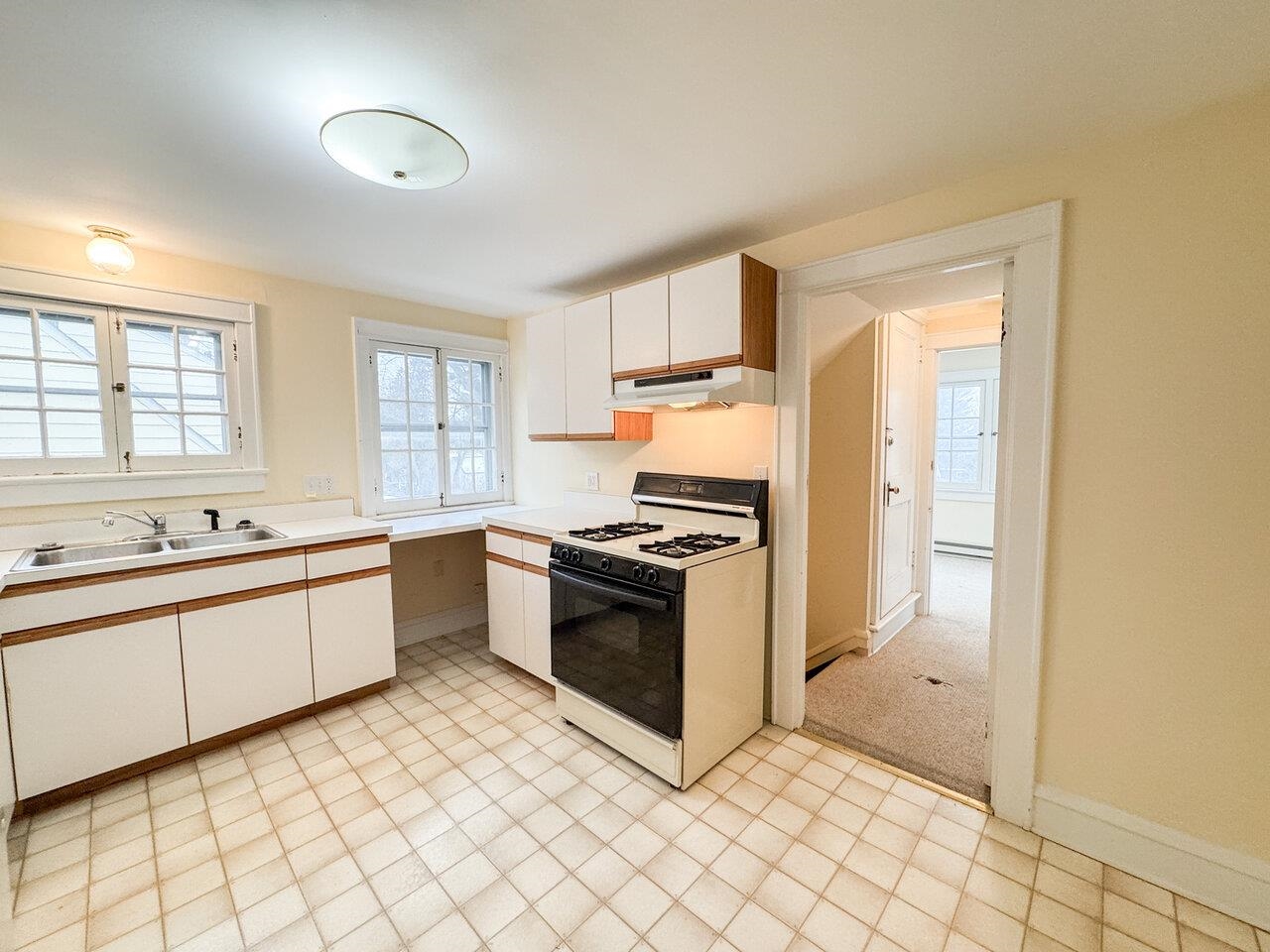 Burlington, Vermont, 05401, United States, 6 Bedrooms Bedrooms, ,2 BathroomsBathrooms,Residential,For Sale,1729174