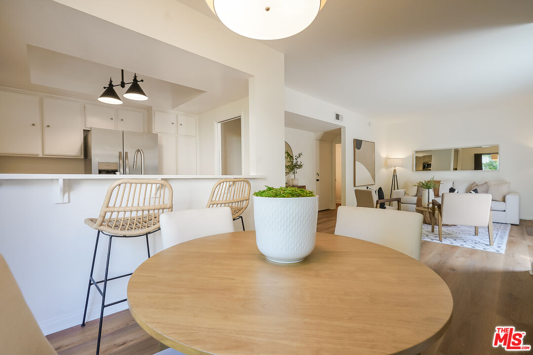 Los Angeles, California, 90025, United States, 2 Bedrooms Bedrooms, ,3 BathroomsBathrooms,Residential,For Sale,1940642