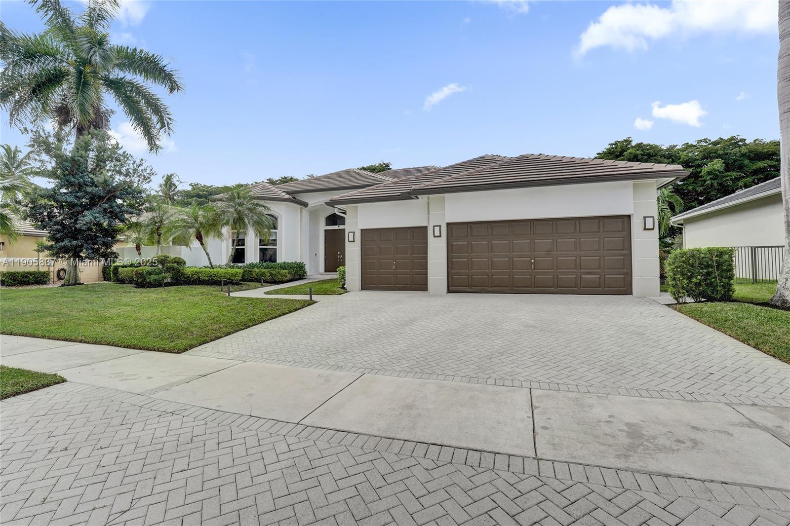 Weston, Florida, 33327, United States, 5 Bedrooms Bedrooms, ,3 BathroomsBathrooms,Residential,For Sale,1991859
