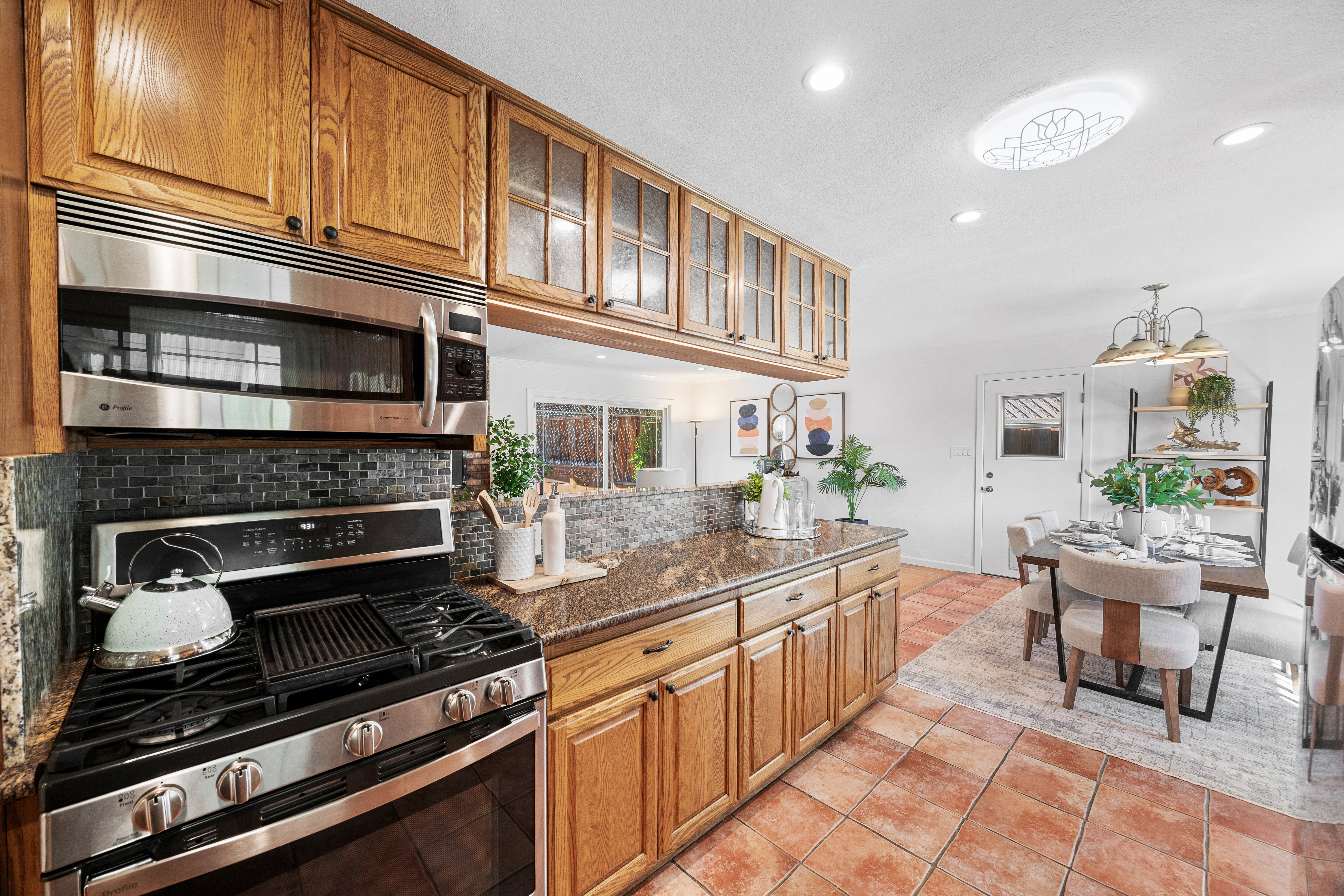 Redwood City Retreat with Exceptional Outdoor Living - 物件實景