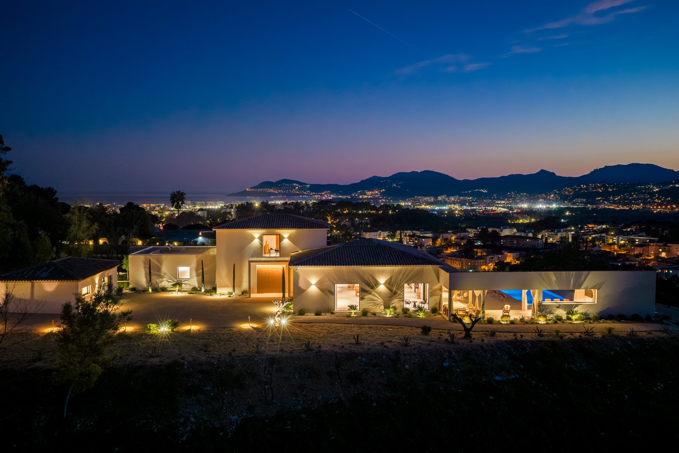 Mougins, private estate for sale, 533 sqm, panoramic views, guest house and 2.2… - 物件實景