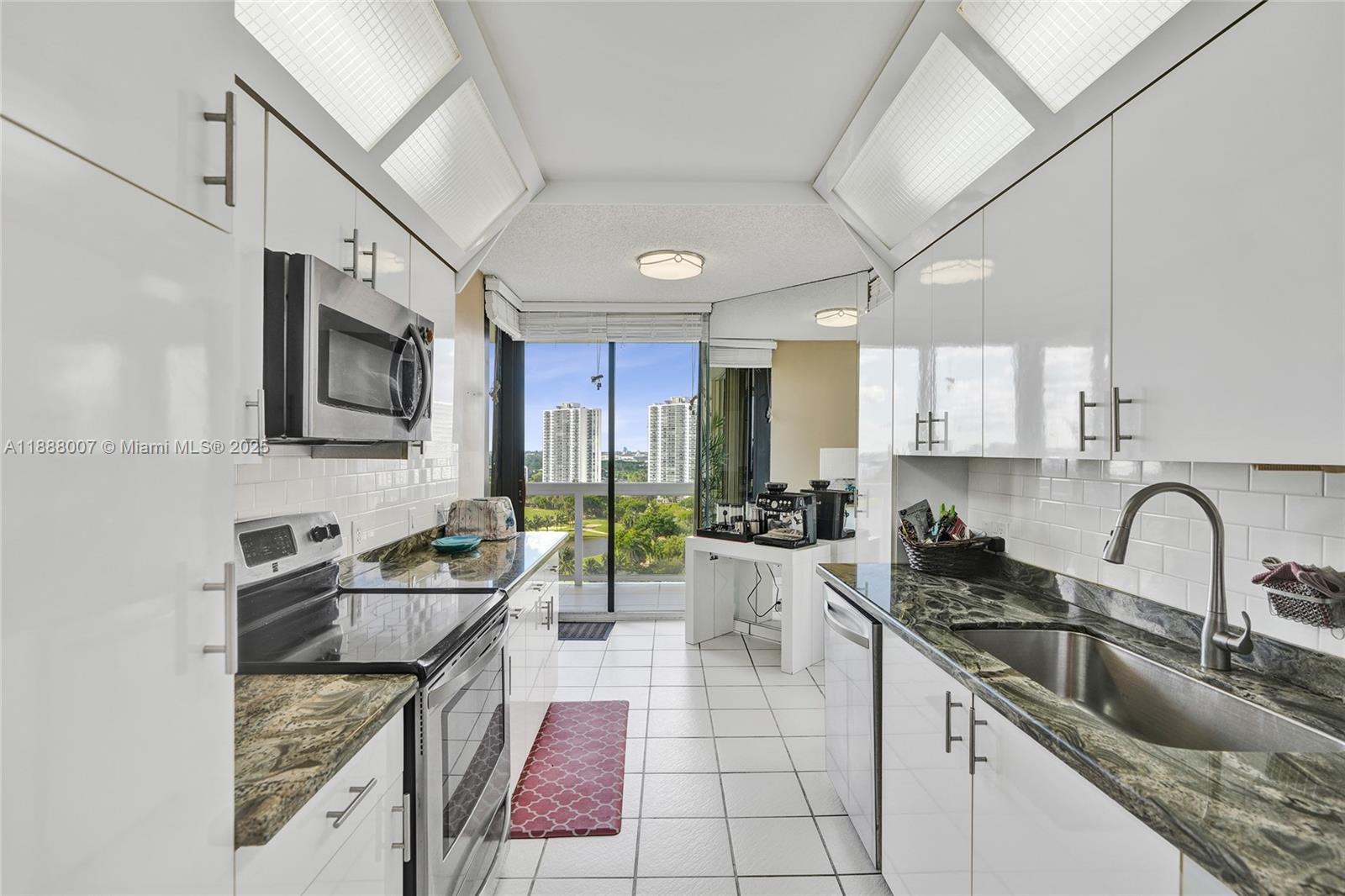 Aventura, Florida, 33180, United States, 2 Bedrooms Bedrooms, ,2 BathroomsBathrooms,Residential,For Sale,1954501