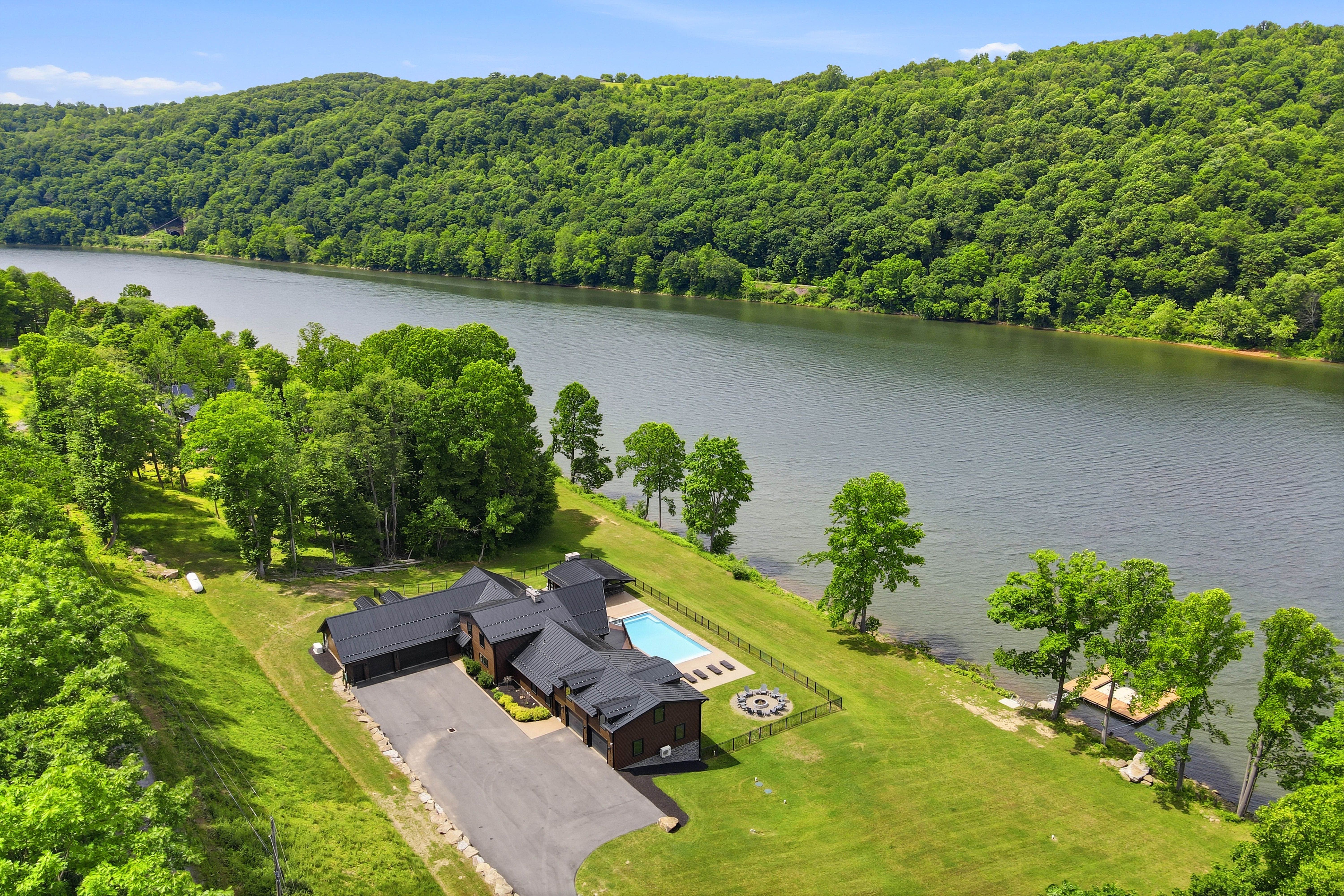  1050 Wattersonville Road, Allegheny Riverfront - 物件實景