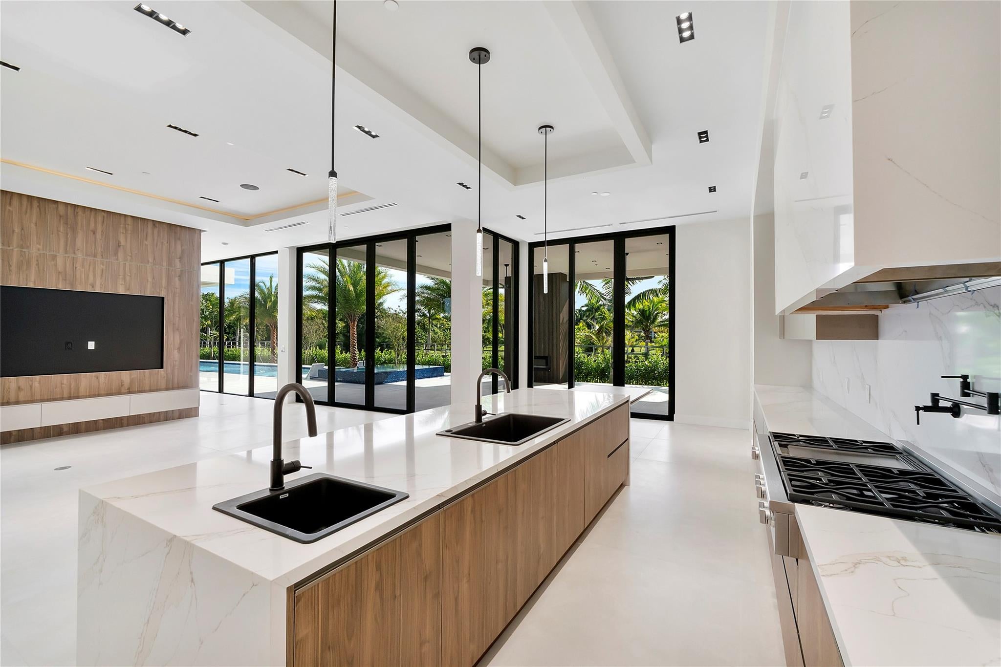 Plantation, Florida, 33323, United States, 6 Bedrooms Bedrooms, ,8 BathroomsBathrooms,Residential,For Sale,1984384