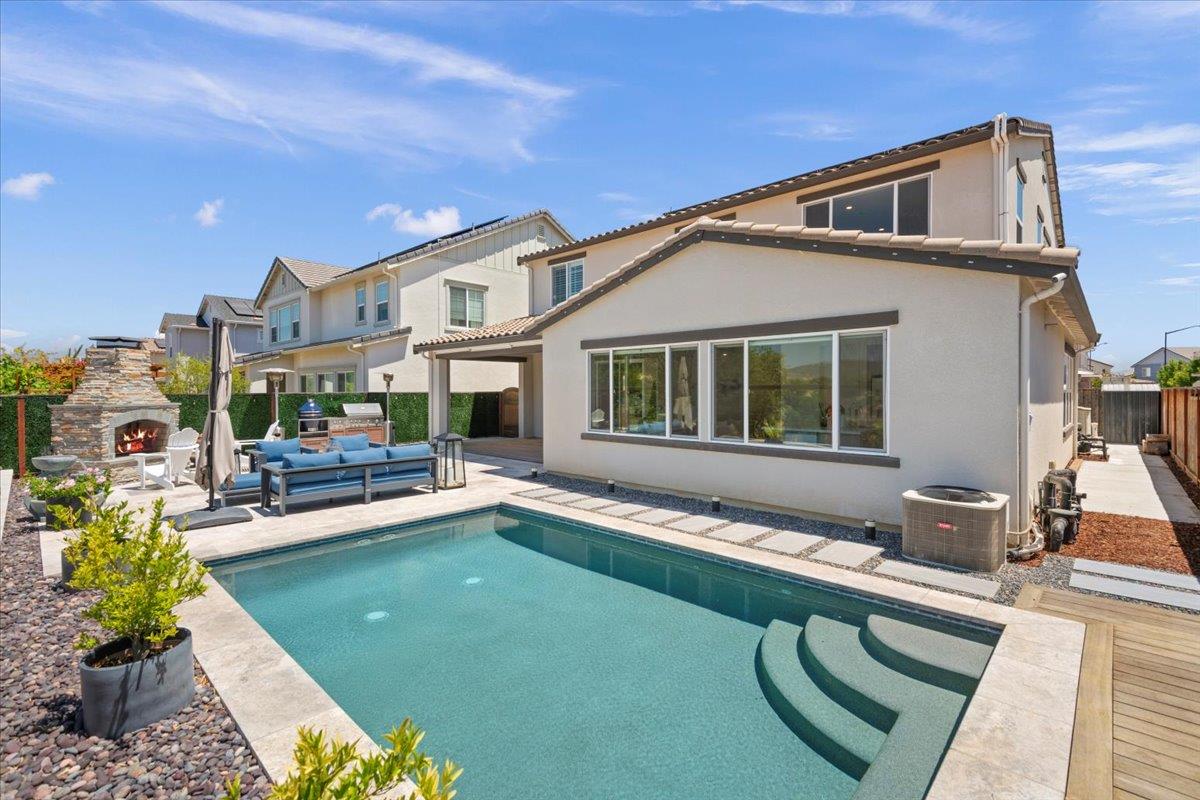 Gilroy, California, 95020, United States, 4 Bedrooms Bedrooms, ,3 BathroomsBathrooms,Residential,For Sale,1907628