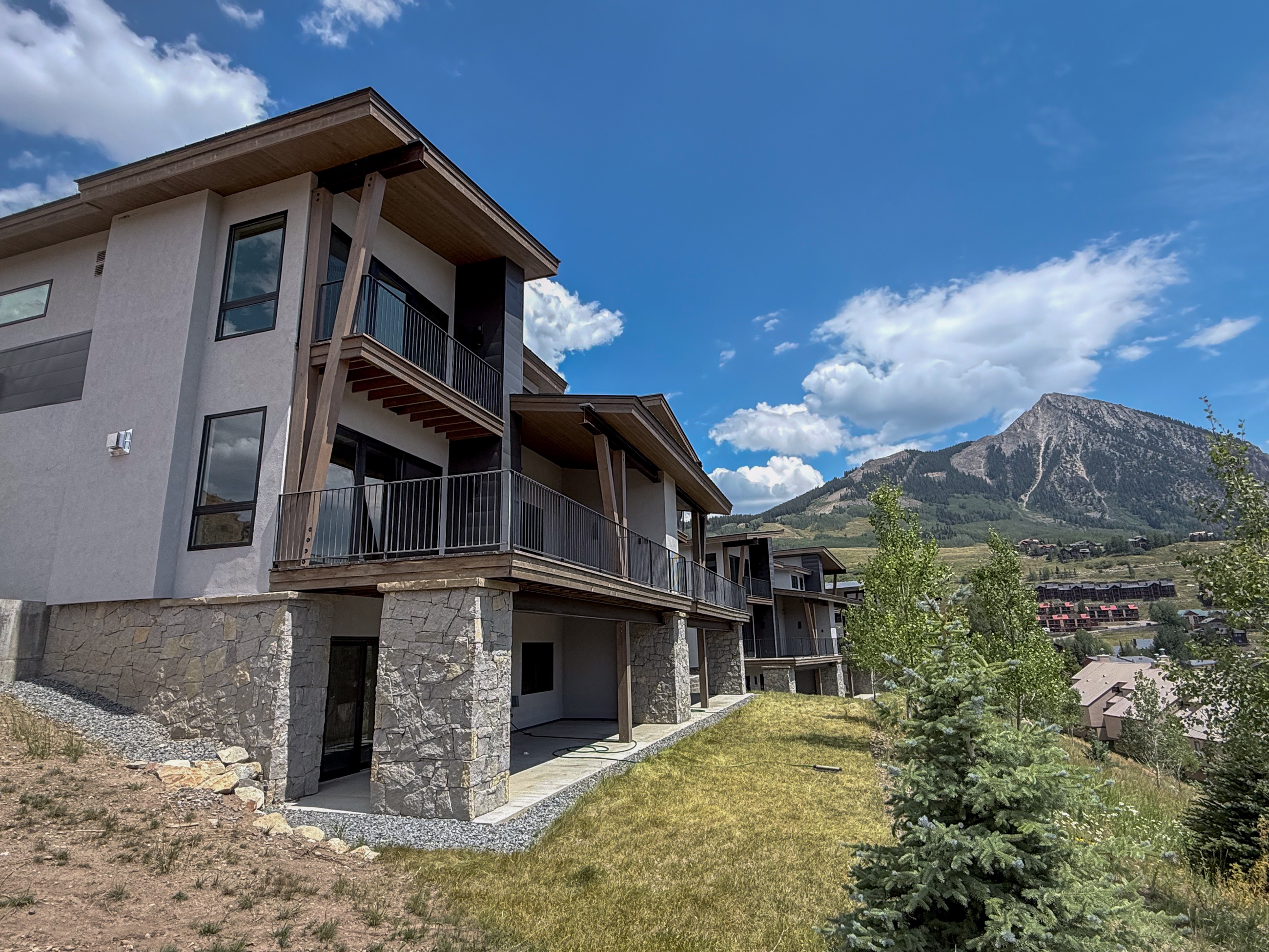  This Exceptional Mountain Residence Enjoys Sweeping, Unobstructed Views - 物件實景