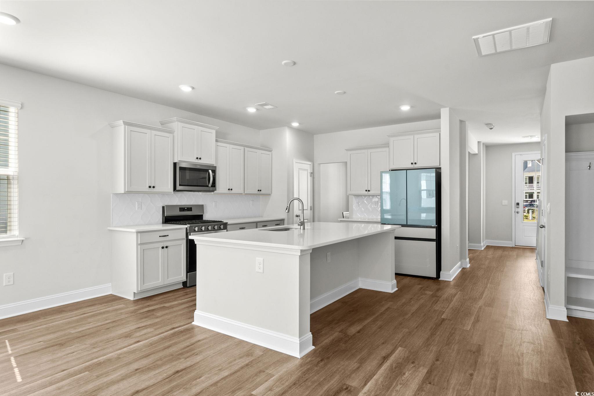 Myrtle Beach, South Carolina, 29579, United States, 5 Bedrooms Bedrooms, ,4 BathroomsBathrooms,Residential,For Sale,1960870