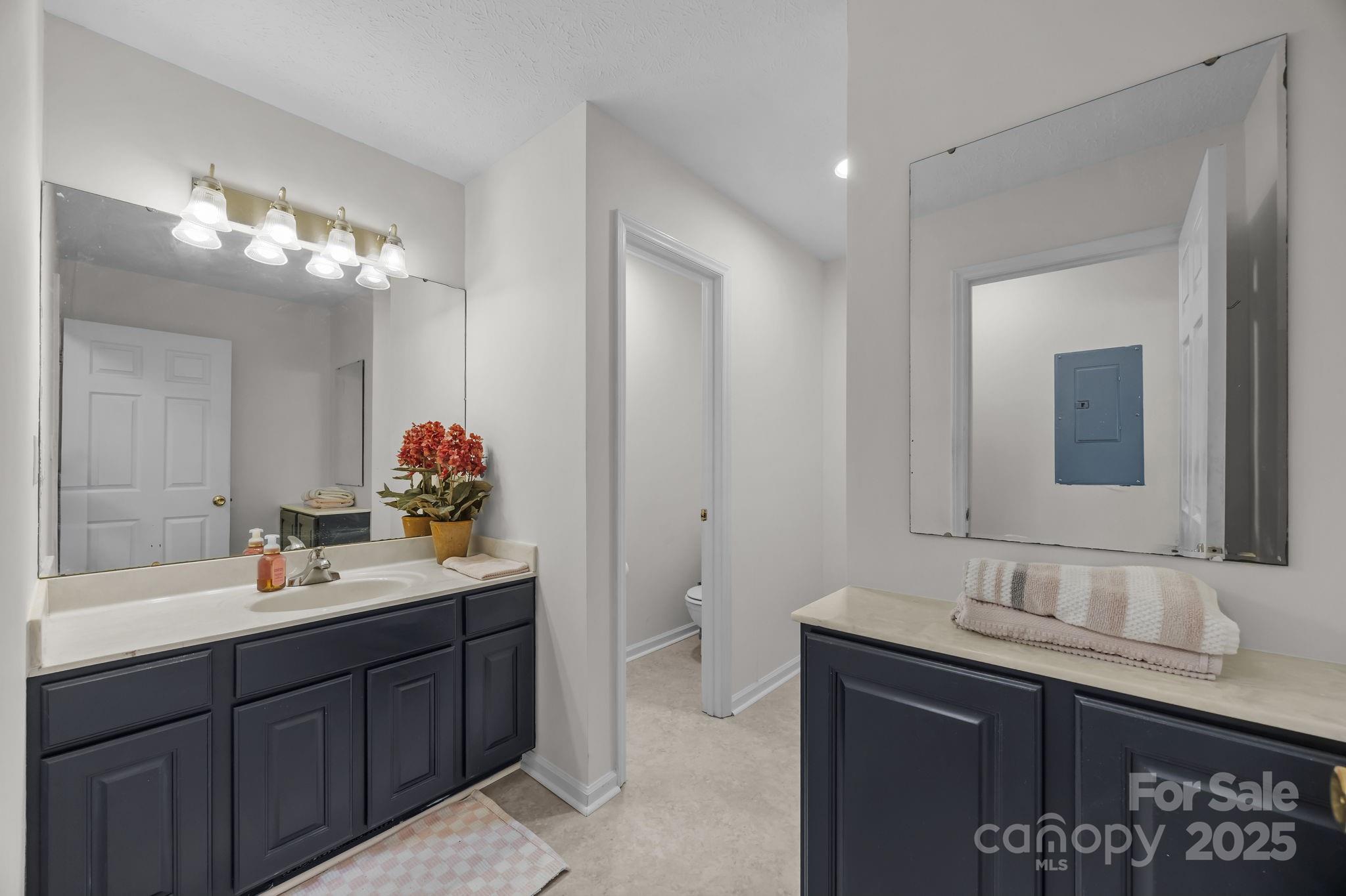 Fairview, North Carolina, 28730, United States, 3 Bedrooms Bedrooms, ,2 BathroomsBathrooms,Residential,For Sale,1990315