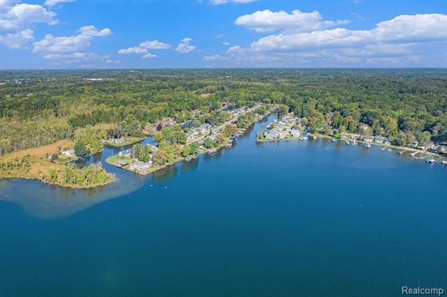 Putnam Twp, Michigan, 48169, United States, 3 Bedrooms Bedrooms, ,2 BathroomsBathrooms,Residential,For Sale,1981909